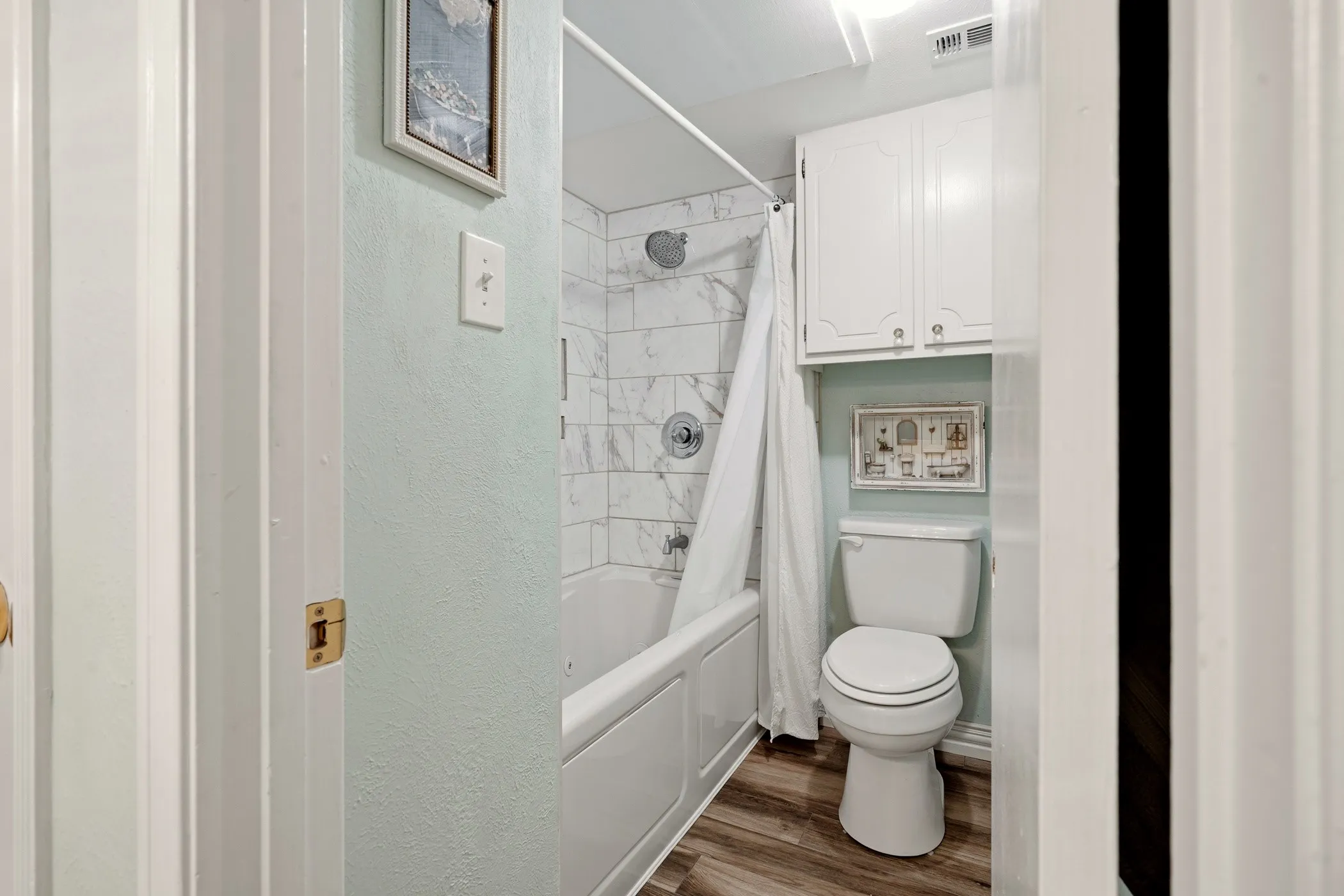 Condominium For Sale in Dallas County , 5860 Marina Drive 24, Garland, Texas 75043, 3 Bedroom, 4 Bathroom, Garage spaces, 2,164 Sqft, built in 1977, mls#21280511, Real Estate Agent in Garland, Homes For Sale in Dallas county, Homes For Sale in Garland, Realtor in Garland Texas, Real Estate Brokerage Independent Realty Texas, Luminita Cordes Realtor
