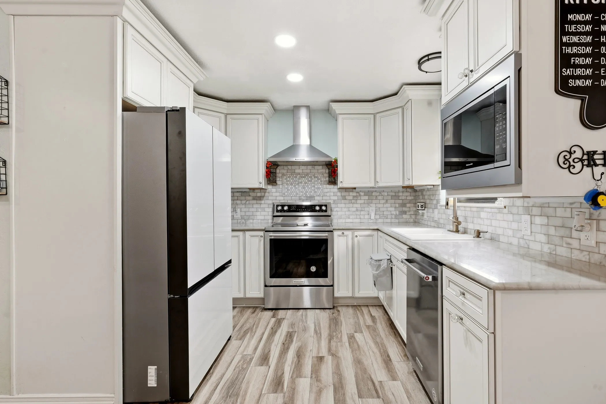 Condominium For Sale in Dallas County , 5860 Marina Drive 24, Garland, Texas 75043, 3 Bedroom, 4 Bathroom, Garage spaces, 2,164 Sqft, built in 1977, mls#21280511, Real Estate Agent in Garland, Homes For Sale in Dallas county, Homes For Sale in Garland, Realtor in Garland Texas, Real Estate Brokerage Independent Realty Texas, Luminita Cordes Realtor