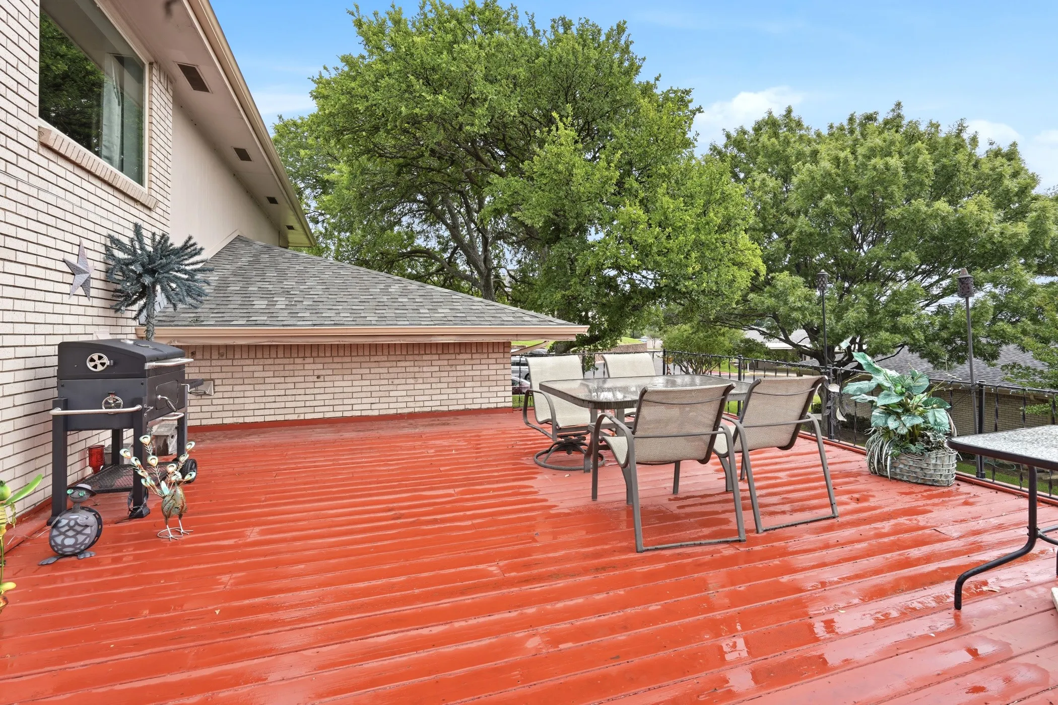 Condominium For Sale in Dallas County , 5860 Marina Drive 24, Garland, Texas 75043, 3 Bedroom, 4 Bathroom, Garage spaces, 2,164 Sqft, built in 1977, mls#21280511, Real Estate Agent in Garland, Homes For Sale in Dallas county, Homes For Sale in Garland, Realtor in Garland Texas, Real Estate Brokerage Independent Realty Texas, Luminita Cordes Realtor