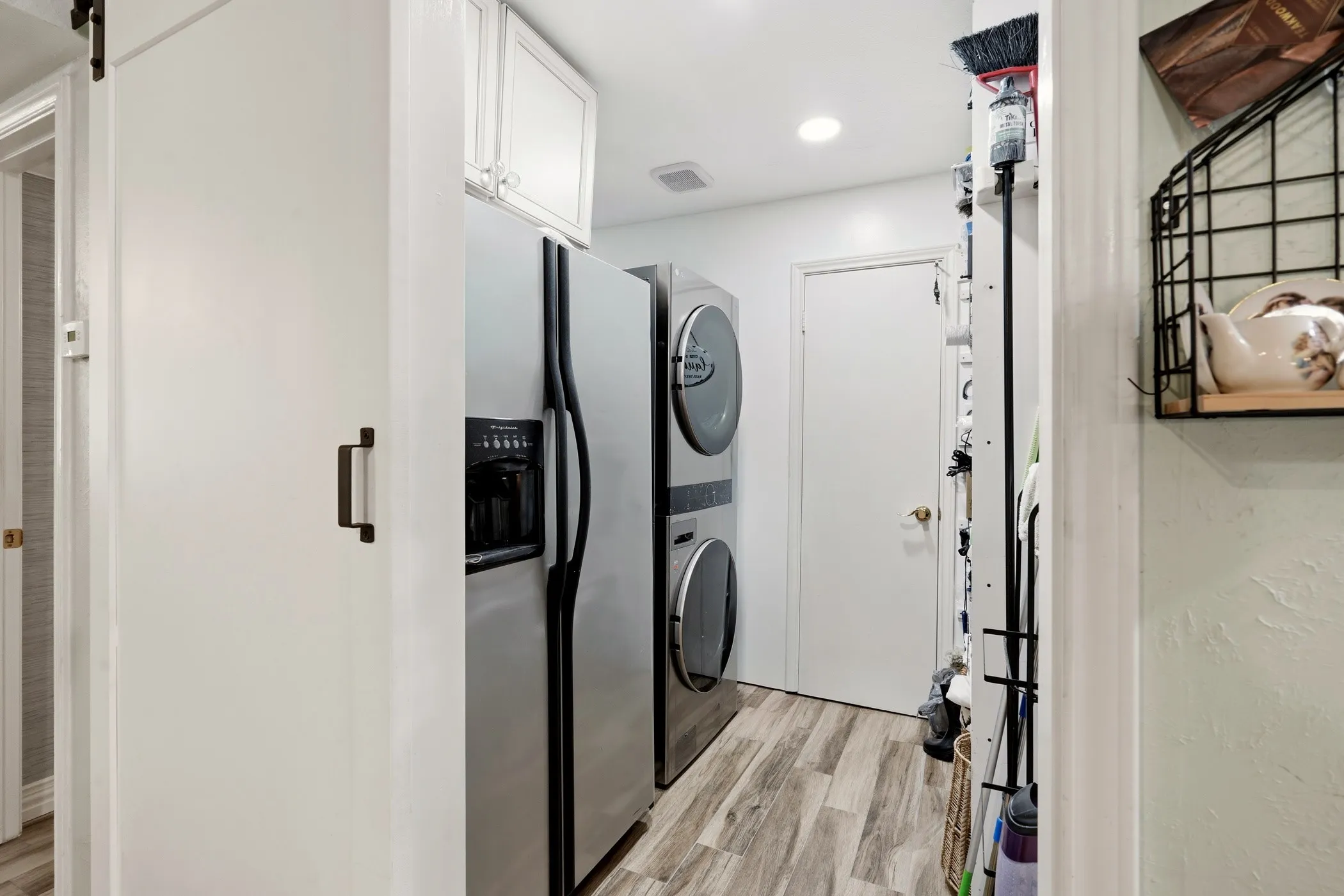 Condominium For Sale in Dallas County , 5860 Marina Drive 24, Garland, Texas 75043, 3 Bedroom, 4 Bathroom, Garage spaces, 2,164 Sqft, built in 1977, mls#21280511, Real Estate Agent in Garland, Homes For Sale in Dallas county, Homes For Sale in Garland, Realtor in Garland Texas, Real Estate Brokerage Independent Realty Texas, Luminita Cordes Realtor