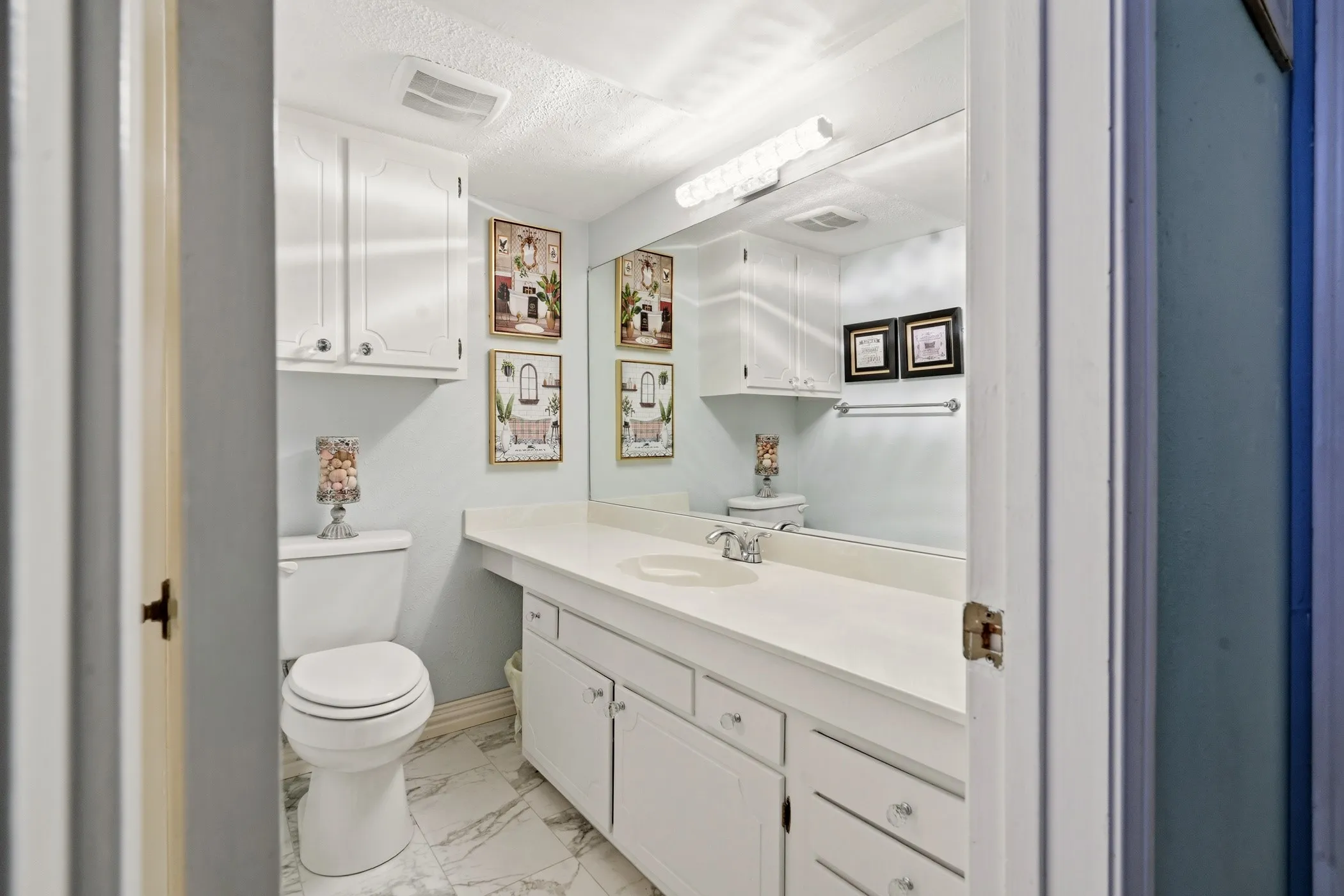 Condominium For Sale in Dallas County , 5860 Marina Drive 24, Garland, Texas 75043, 3 Bedroom, 4 Bathroom, Garage spaces, 2,164 Sqft, built in 1977, mls#21280511, Real Estate Agent in Garland, Homes For Sale in Dallas county, Homes For Sale in Garland, Realtor in Garland Texas, Real Estate Brokerage Independent Realty Texas, Luminita Cordes Realtor