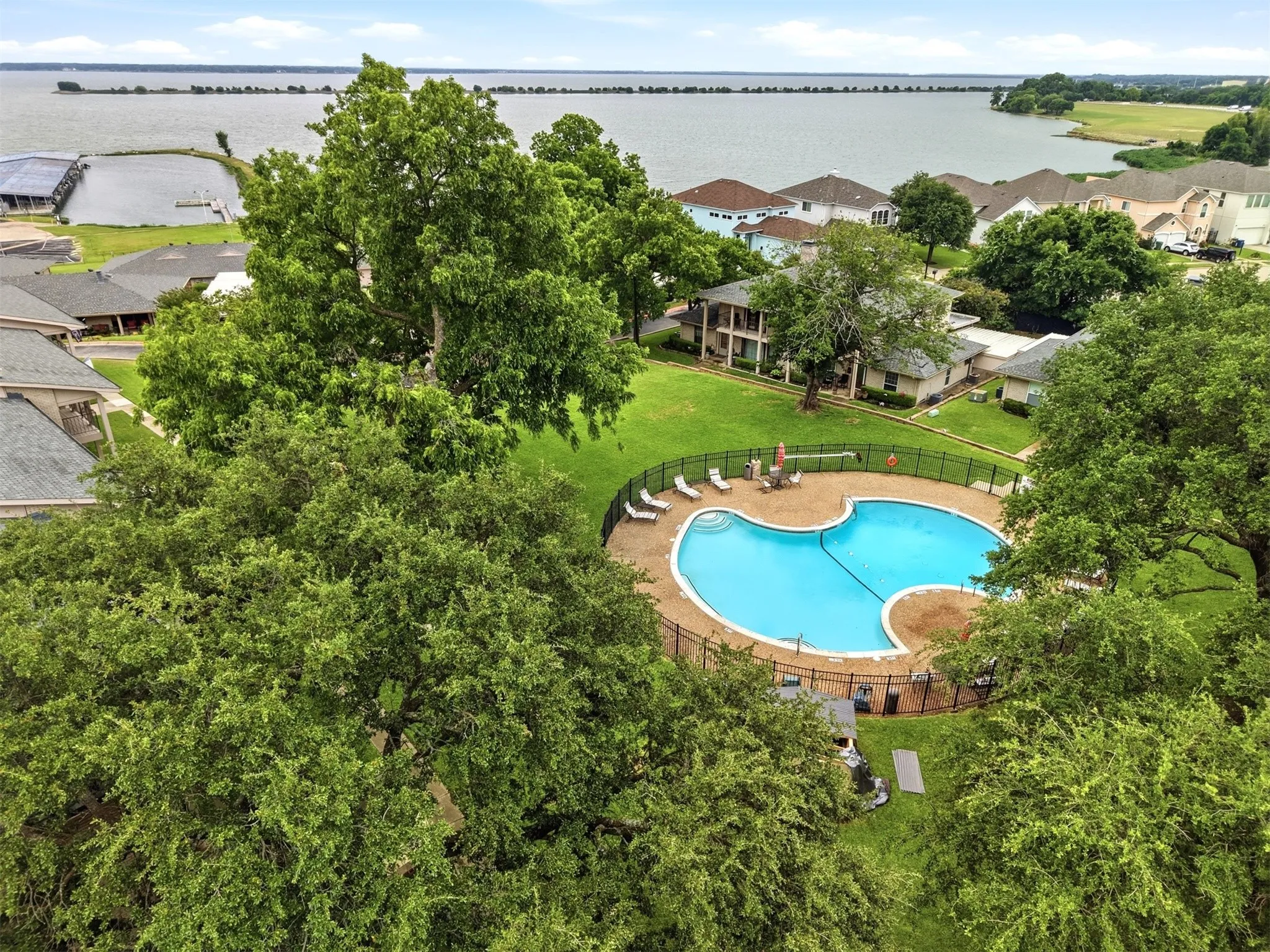 Condominium For Sale in Dallas County , 5860 Marina Drive 24, Garland, Texas 75043, 3 Bedroom, 4 Bathroom, Garage spaces, 2,164 Sqft, built in 1977, mls#21280511, Real Estate Agent in Garland, Homes For Sale in Dallas county, Homes For Sale in Garland, Realtor in Garland Texas, Real Estate Brokerage Independent Realty Texas, Luminita Cordes Realtor