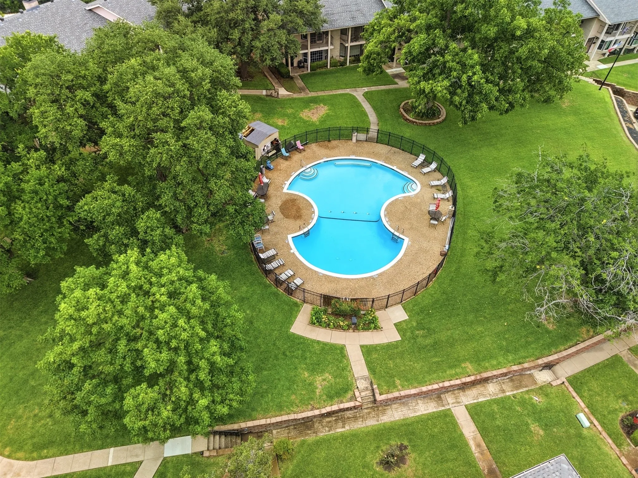Condominium For Sale in Dallas County , 5860 Marina Drive 24, Garland, Texas 75043, 3 Bedroom, 4 Bathroom, Garage spaces, 2,164 Sqft, built in 1977, mls#21280511, Real Estate Agent in Garland, Homes For Sale in Dallas county, Homes For Sale in Garland, Realtor in Garland Texas, Real Estate Brokerage Independent Realty Texas, Luminita Cordes Realtor