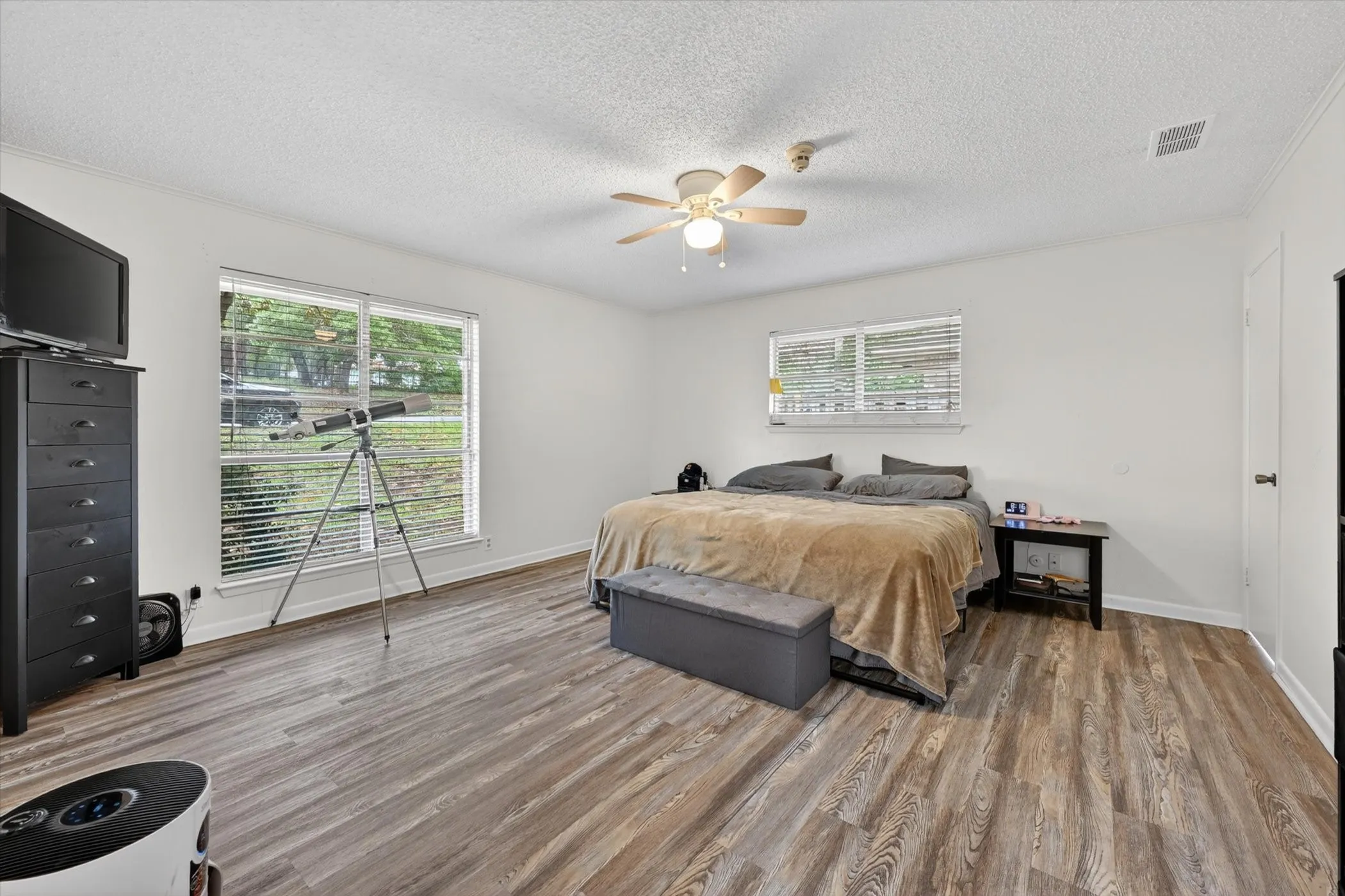 Single Family Residence For Sale in Grayson County , 1224 S Lang Avenue, Denison, Texas 75020, 3 Bedroom, 2 Bathroom, 2 Garage spaces, 1,870 Sqft, built in 1974, mls#21279313, Real Estate Agent in Denison, Homes For Sale in Grayson county, Homes For Sale in Denison, Realtor in Denison Texas, Real Estate Brokerage Independent Realty Texas, Luminita Cordes Realtor