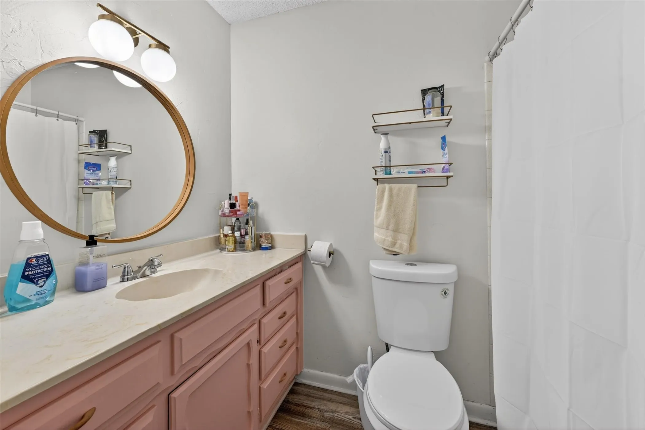 Single Family Residence For Sale in Grayson County , 1224 S Lang Avenue, Denison, Texas 75020, 3 Bedroom, 2 Bathroom, 2 Garage spaces, 1,870 Sqft, built in 1974, mls#21279313, Real Estate Agent in Denison, Homes For Sale in Grayson county, Homes For Sale in Denison, Realtor in Denison Texas, Real Estate Brokerage Independent Realty Texas, Luminita Cordes Realtor