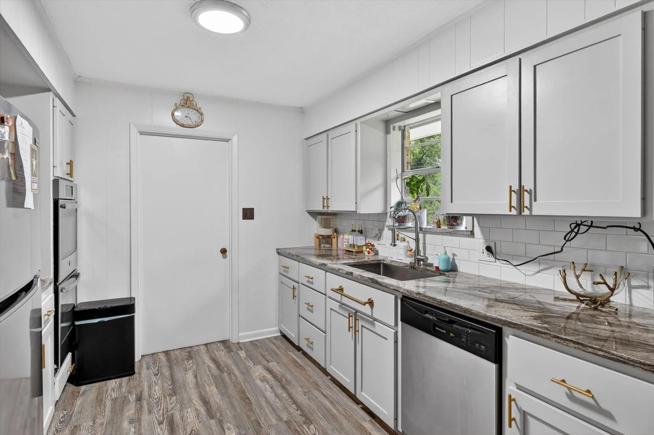 Single Family Residence For Sale in Grayson County , 1224 S Lang Avenue, Denison, Texas 75020, 3 Bedroom, 2 Bathroom, 2 Garage spaces, 1,870 Sqft, built in 1974, mls#21279313, Real Estate Agent in Denison, Homes For Sale in Grayson county, Homes For Sale in Denison, Realtor in Denison Texas, Real Estate Brokerage Independent Realty Texas, Luminita Cordes Realtor