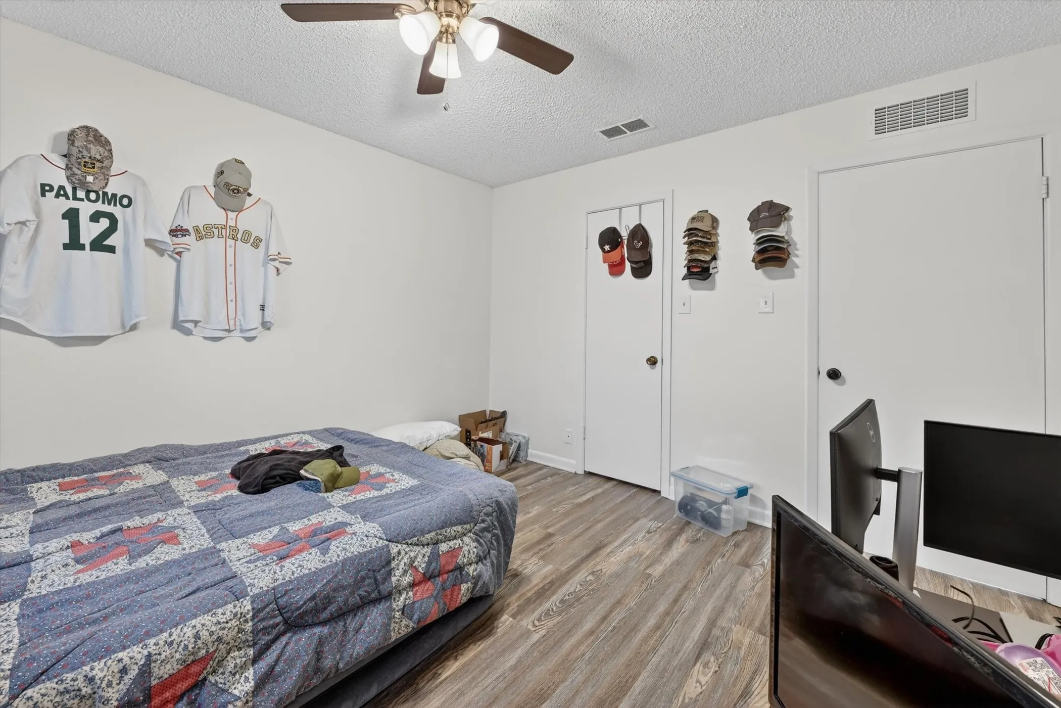 Single Family Residence For Sale in Grayson County , 1224 S Lang Avenue, Denison, Texas 75020, 3 Bedroom, 2 Bathroom, 2 Garage spaces, 1,870 Sqft, built in 1974, mls#21279313, Real Estate Agent in Denison, Homes For Sale in Grayson county, Homes For Sale in Denison, Realtor in Denison Texas, Real Estate Brokerage Independent Realty Texas, Luminita Cordes Realtor