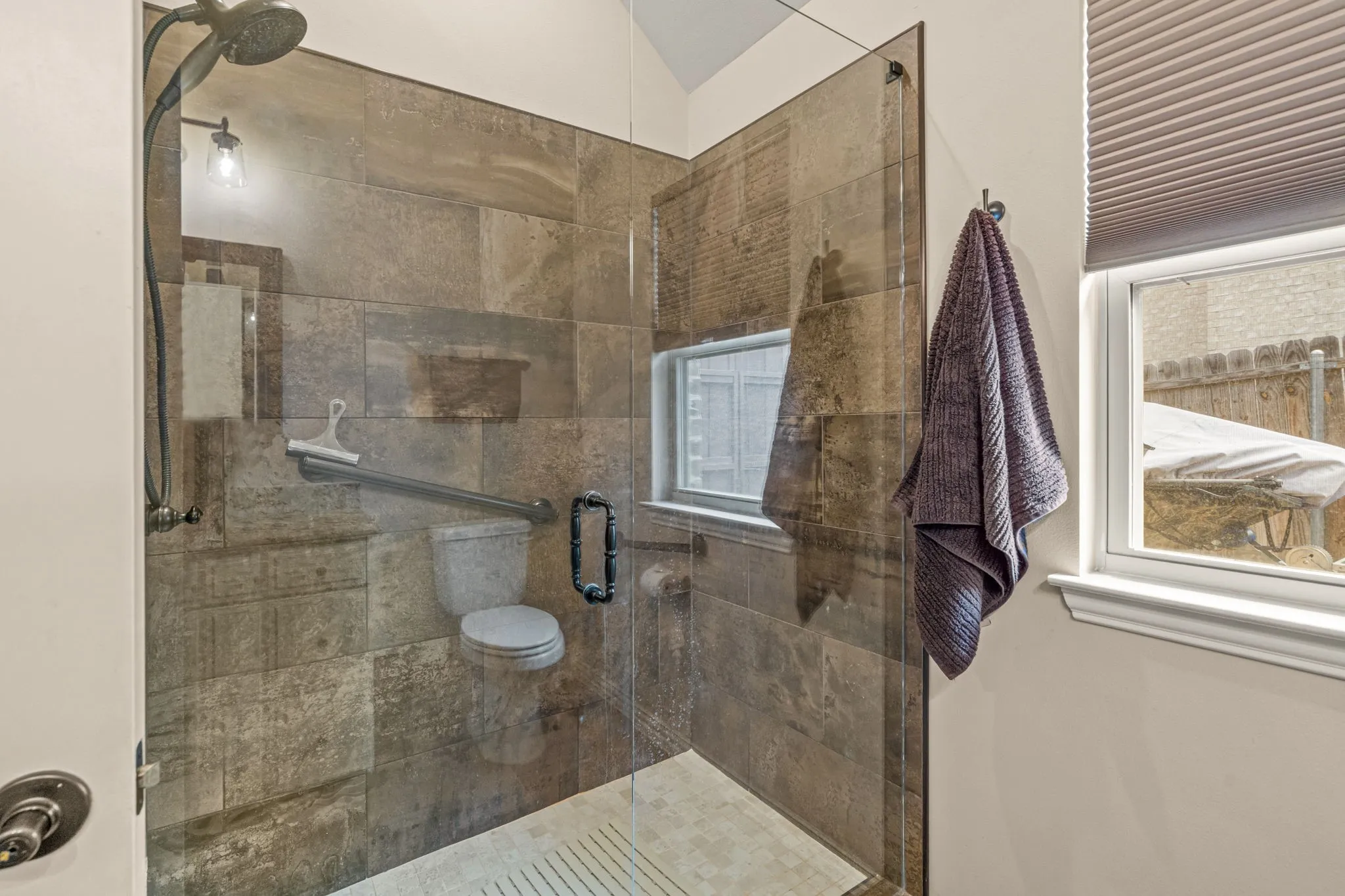 Single Family Residence For Sale in Denton County , 606 Hillside Circle, Little Elm, Texas 75068, 3 Bedroom, 2 Bathroom, 2 Garage spaces, 2,315 Sqft, built in 2020, mls#21282189, Real Estate Agent in Little Elm, Homes For Sale in Denton county, Homes For Sale in Little Elm, Realtor in Little Elm Texas, Real Estate Brokerage Independent Realty Texas, Luminita Cordes Realtor