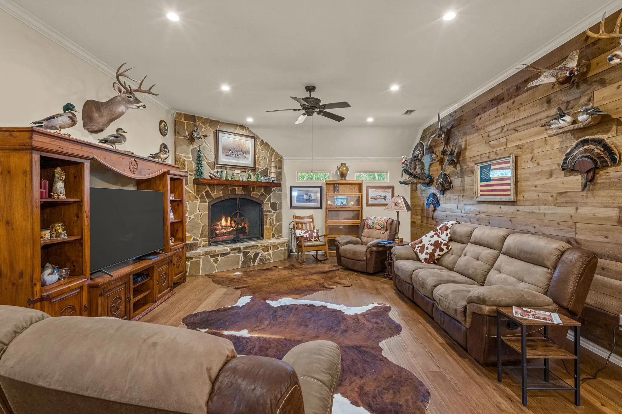 Single Family Residence For Sale in Denton County , 606 Hillside Circle, Little Elm, Texas 75068, 3 Bedroom, 2 Bathroom, 2 Garage spaces, 2,315 Sqft, built in 2020, mls#21282189, Real Estate Agent in Little Elm, Homes For Sale in Denton county, Homes For Sale in Little Elm, Realtor in Little Elm Texas, Real Estate Brokerage Independent Realty Texas, Luminita Cordes Realtor