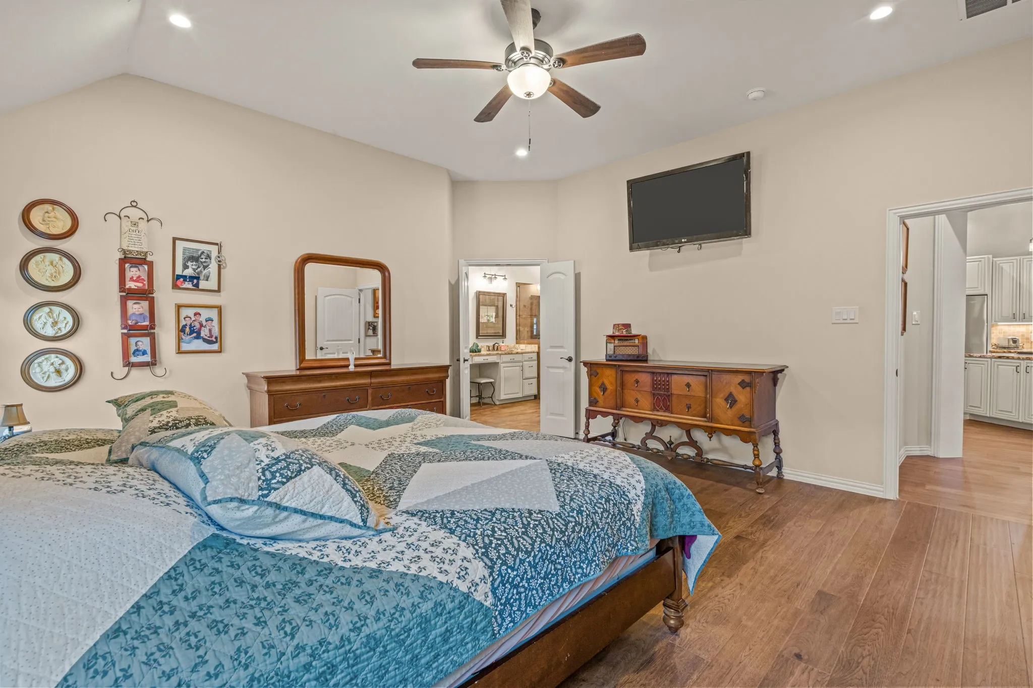 Single Family Residence For Sale in Denton County , 606 Hillside Circle, Little Elm, Texas 75068, 3 Bedroom, 2 Bathroom, 2 Garage spaces, 2,315 Sqft, built in 2020, mls#21282189, Real Estate Agent in Little Elm, Homes For Sale in Denton county, Homes For Sale in Little Elm, Realtor in Little Elm Texas, Real Estate Brokerage Independent Realty Texas, Luminita Cordes Realtor