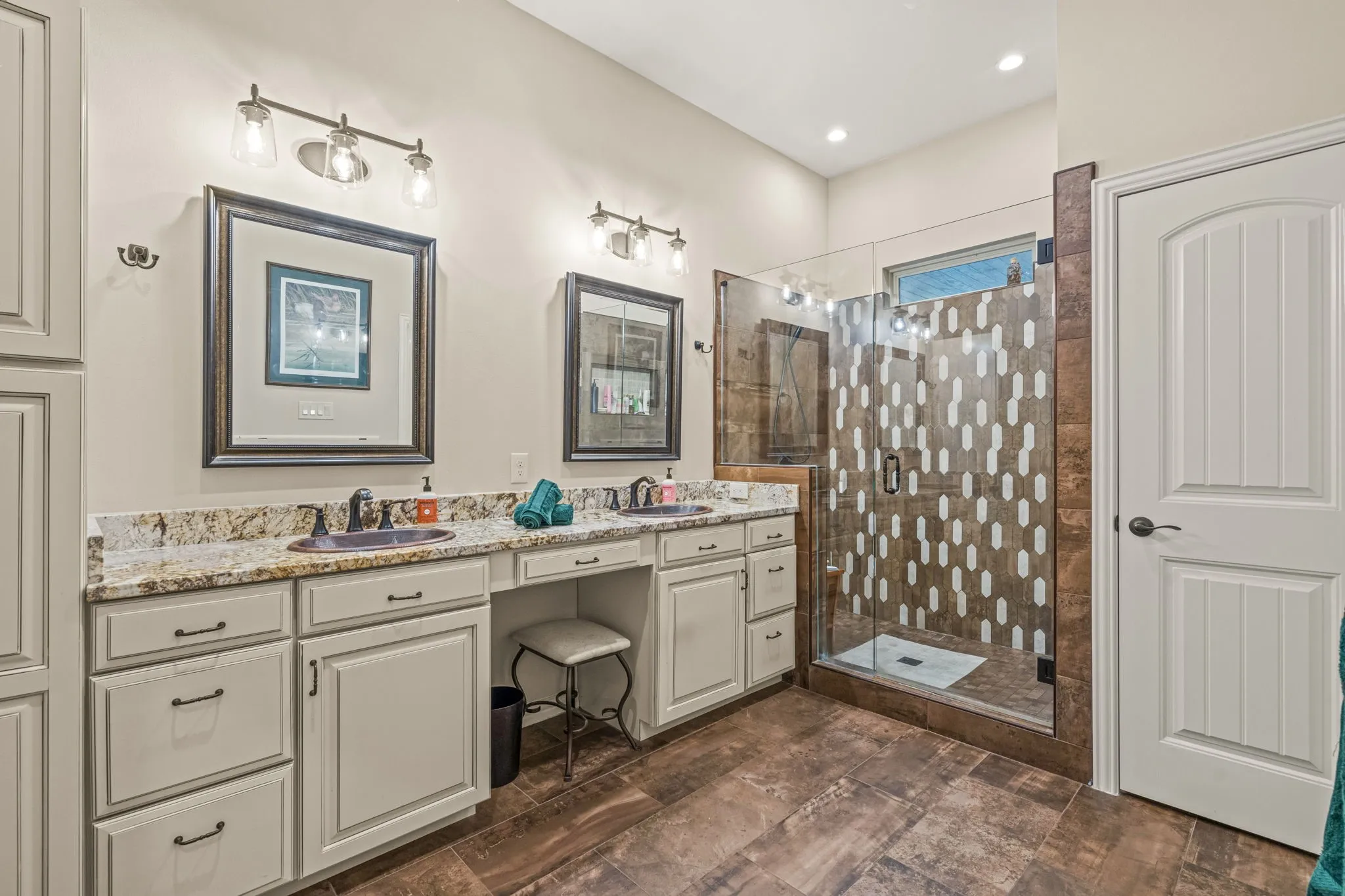 Single Family Residence For Sale in Denton County , 606 Hillside Circle, Little Elm, Texas 75068, 3 Bedroom, 2 Bathroom, 2 Garage spaces, 2,315 Sqft, built in 2020, mls#21282189, Real Estate Agent in Little Elm, Homes For Sale in Denton county, Homes For Sale in Little Elm, Realtor in Little Elm Texas, Real Estate Brokerage Independent Realty Texas, Luminita Cordes Realtor