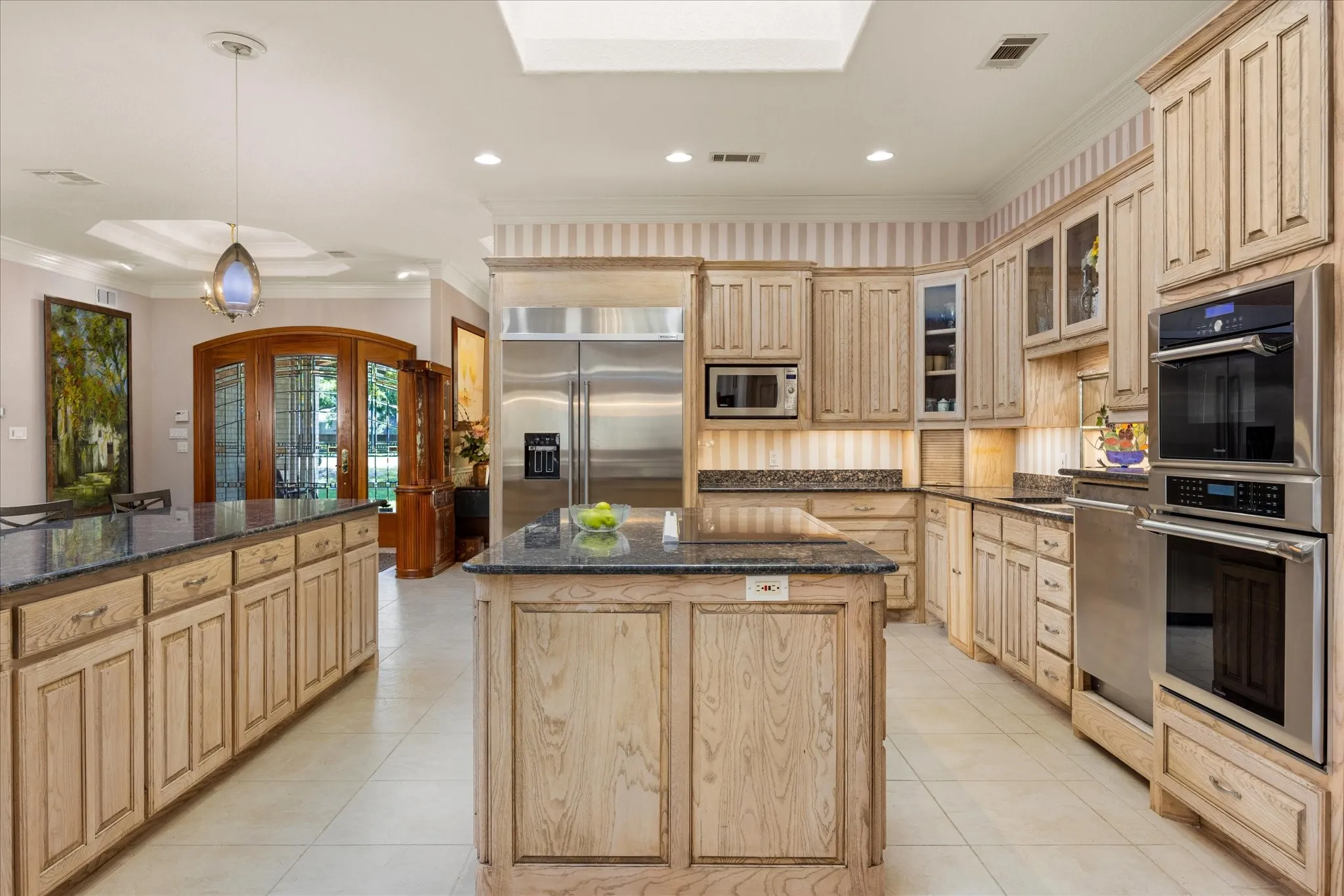 Single Family Residence For Sale in Hood County , 5501 Flagstick Drive, Granbury, Texas 76049, 3 Bedroom, 4 Bathroom, 3 Garage spaces, 3,822 Sqft, built in 2001, mls#21281389, Real Estate Agent in Granbury, Homes For Sale in Hood county, Homes For Sale in Granbury, Realtor in Granbury Texas, Real Estate Brokerage Independent Realty Texas, Luminita Cordes Realtor