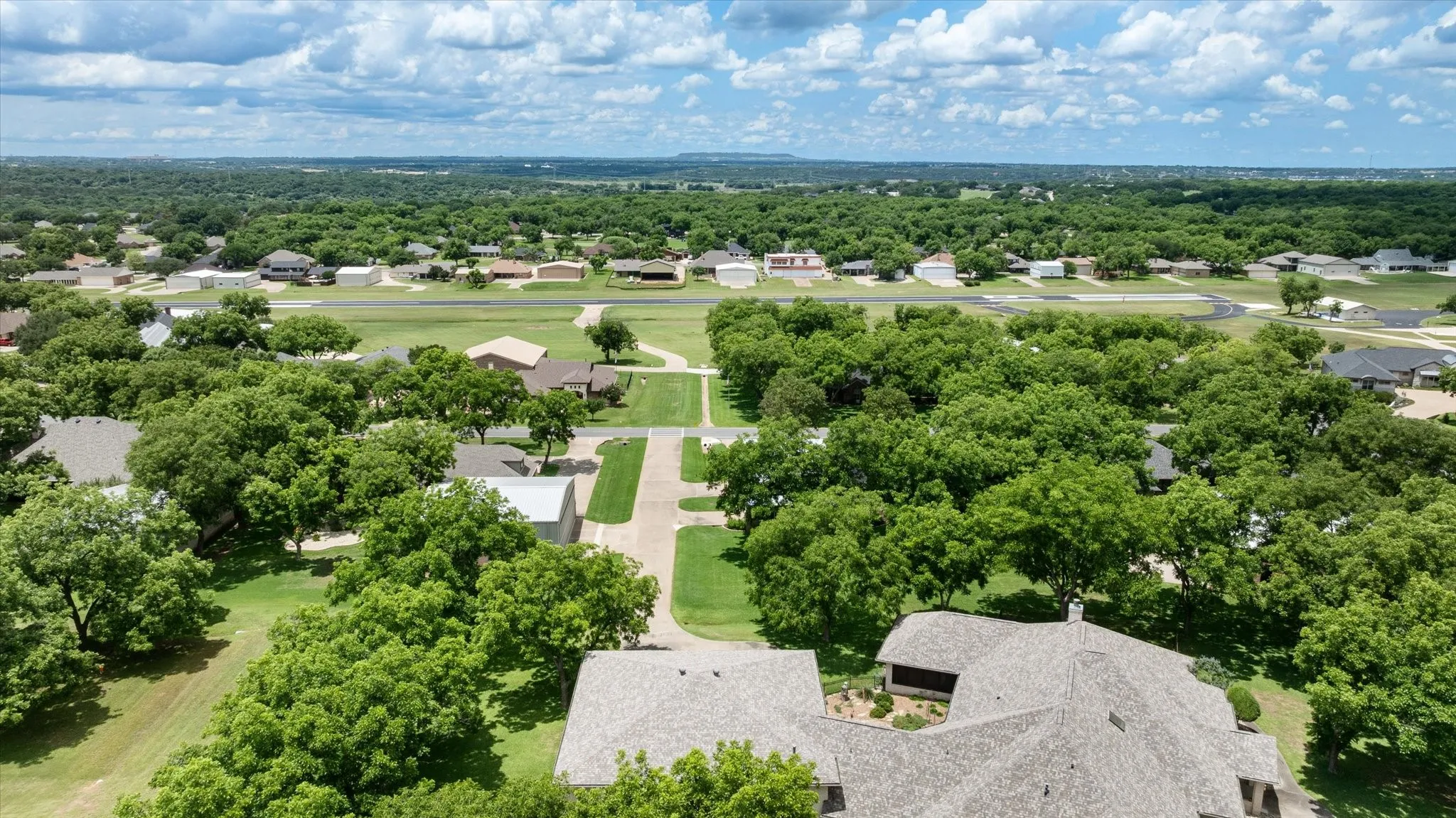 Single Family Residence For Sale in Hood County , 5501 Flagstick Drive, Granbury, Texas 76049, 3 Bedroom, 4 Bathroom, 3 Garage spaces, 3,822 Sqft, built in 2001, mls#21281389, Real Estate Agent in Granbury, Homes For Sale in Hood county, Homes For Sale in Granbury, Realtor in Granbury Texas, Real Estate Brokerage Independent Realty Texas, Luminita Cordes Realtor