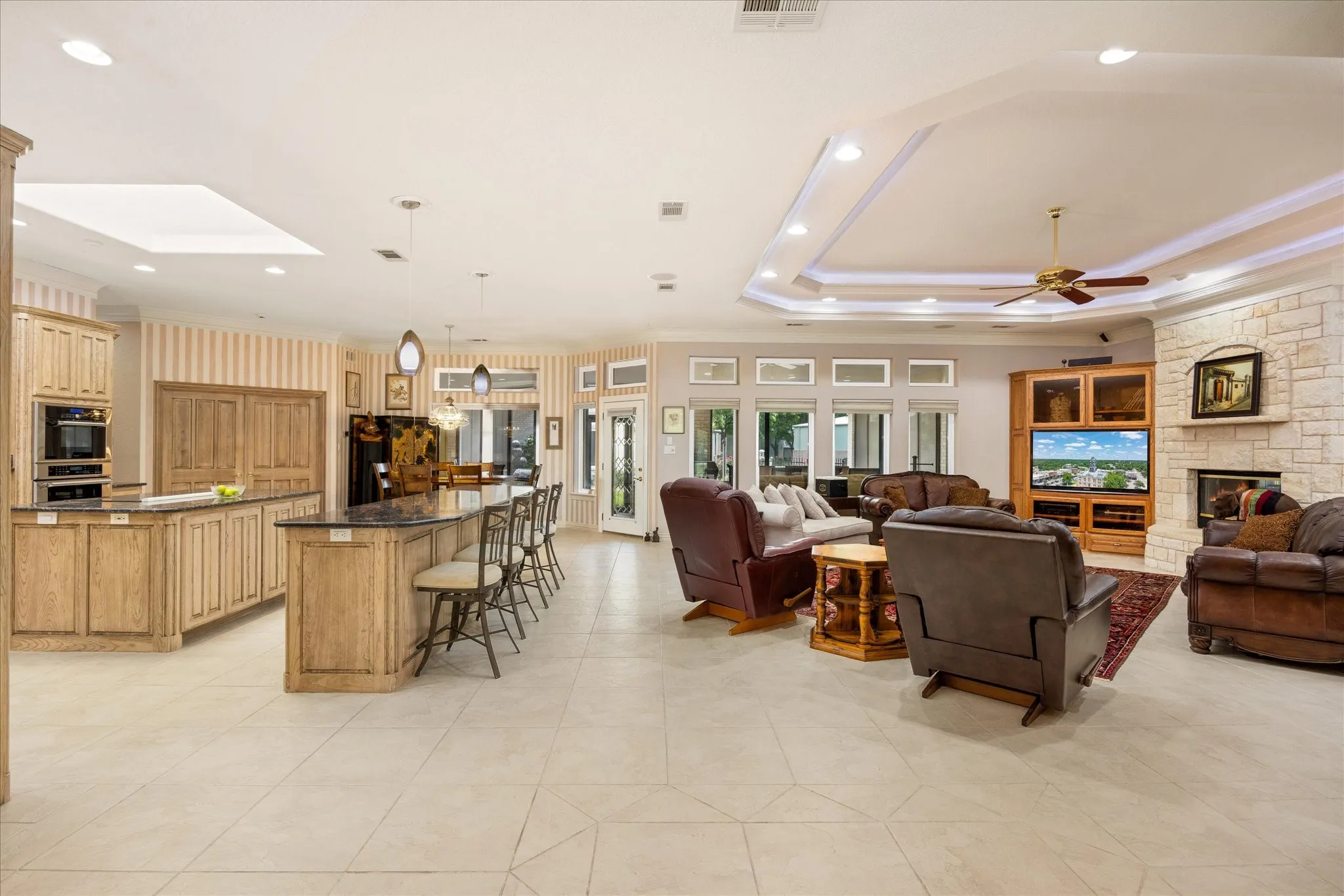Single Family Residence For Sale in Hood County , 5501 Flagstick Drive, Granbury, Texas 76049, 3 Bedroom, 4 Bathroom, 3 Garage spaces, 3,822 Sqft, built in 2001, mls#21281389, Real Estate Agent in Granbury, Homes For Sale in Hood county, Homes For Sale in Granbury, Realtor in Granbury Texas, Real Estate Brokerage Independent Realty Texas, Luminita Cordes Realtor