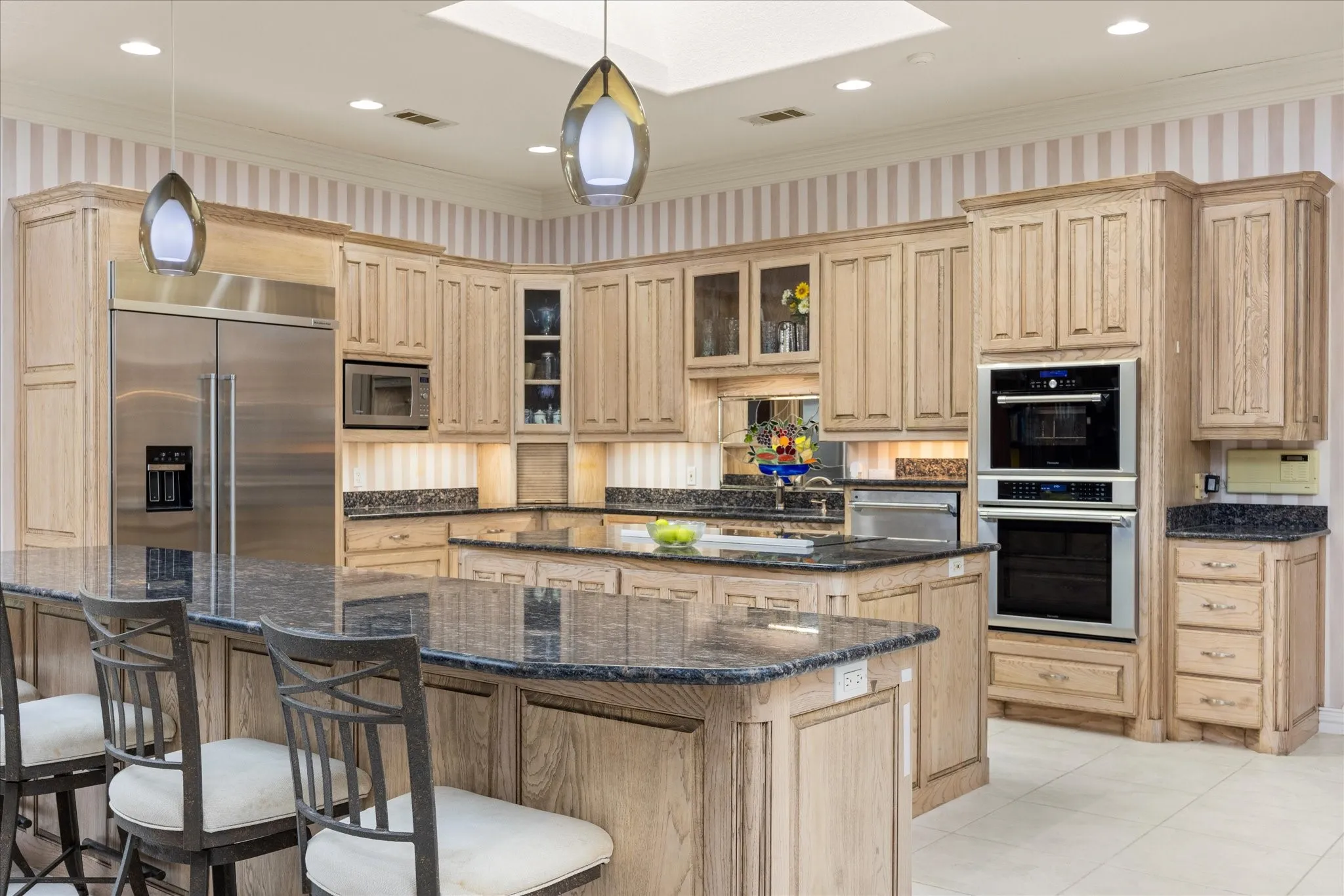 Single Family Residence For Sale in Hood County , 5501 Flagstick Drive, Granbury, Texas 76049, 3 Bedroom, 4 Bathroom, 3 Garage spaces, 3,822 Sqft, built in 2001, mls#21281389, Real Estate Agent in Granbury, Homes For Sale in Hood county, Homes For Sale in Granbury, Realtor in Granbury Texas, Real Estate Brokerage Independent Realty Texas, Luminita Cordes Realtor