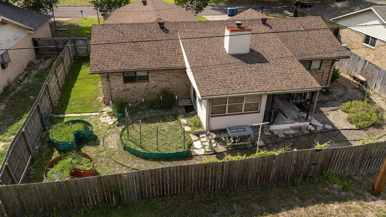 Single Family Residence For Sale in Henderson County , 782 Southwood Drive, Athens, Texas 75751, 3 Bedroom, 2 Bathroom, 1 Garage spaces, 1,536 Sqft, built in 1985, mls#21282826, Real Estate Agent in Athens, Homes For Sale in Henderson county, Homes For Sale in Athens, Realtor in Athens Texas, Real Estate Brokerage Independent Realty Texas, Luminita Cordes Realtor