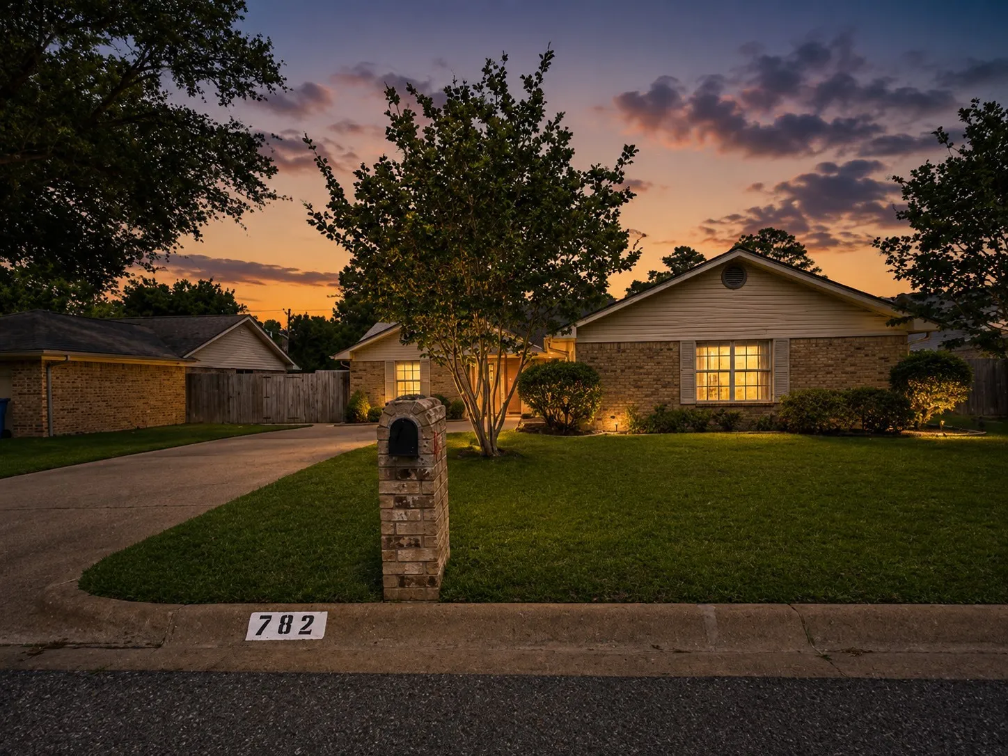 Single Family Residence For Sale in Henderson County , 782 Southwood Drive, Athens, Texas 75751, 3 Bedroom, 2 Bathroom, 1 Garage spaces, 1,536 Sqft, built in 1985, mls#21282826, Real Estate Agent in Athens, Homes For Sale in Henderson county, Homes For Sale in Athens, Realtor in Athens Texas, Real Estate Brokerage Independent Realty Texas, Luminita Cordes Realtor