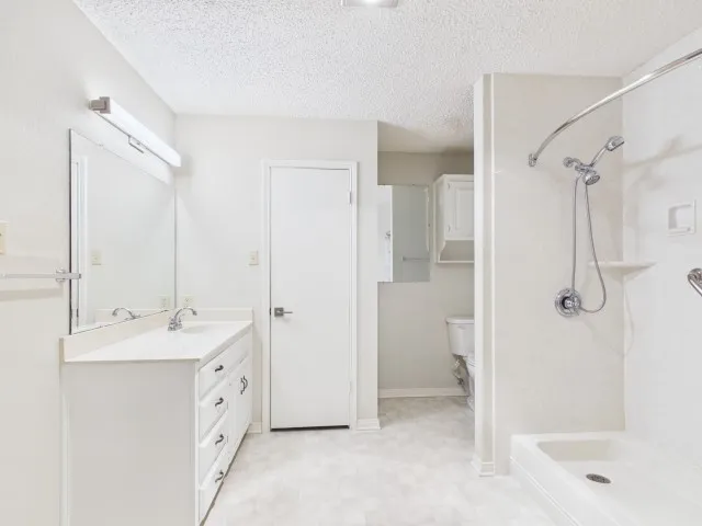 Single Family Residence For Sale in Henderson County , 782 Southwood Drive, Athens, Texas 75751, 3 Bedroom, 2 Bathroom, 1 Garage spaces, 1,536 Sqft, built in 1985, mls#21282826, Real Estate Agent in Athens, Homes For Sale in Henderson county, Homes For Sale in Athens, Realtor in Athens Texas, Real Estate Brokerage Independent Realty Texas, Luminita Cordes Realtor