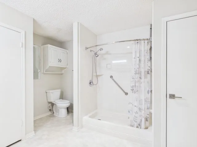 Single Family Residence For Sale in Henderson County , 782 Southwood Drive, Athens, Texas 75751, 3 Bedroom, 2 Bathroom, 1 Garage spaces, 1,536 Sqft, built in 1985, mls#21282826, Real Estate Agent in Athens, Homes For Sale in Henderson county, Homes For Sale in Athens, Realtor in Athens Texas, Real Estate Brokerage Independent Realty Texas, Luminita Cordes Realtor