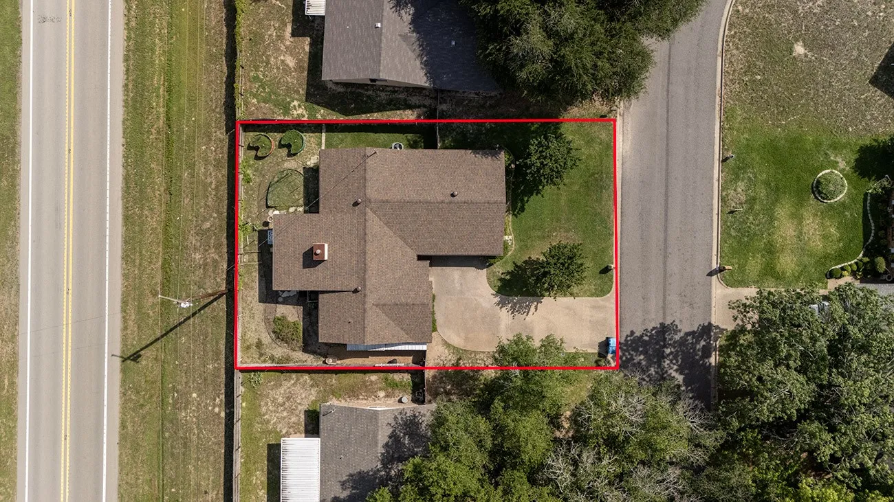 Single Family Residence For Sale in Henderson County , 782 Southwood Drive, Athens, Texas 75751, 3 Bedroom, 2 Bathroom, 1 Garage spaces, 1,536 Sqft, built in 1985, mls#21282826, Real Estate Agent in Athens, Homes For Sale in Henderson county, Homes For Sale in Athens, Realtor in Athens Texas, Real Estate Brokerage Independent Realty Texas, Luminita Cordes Realtor