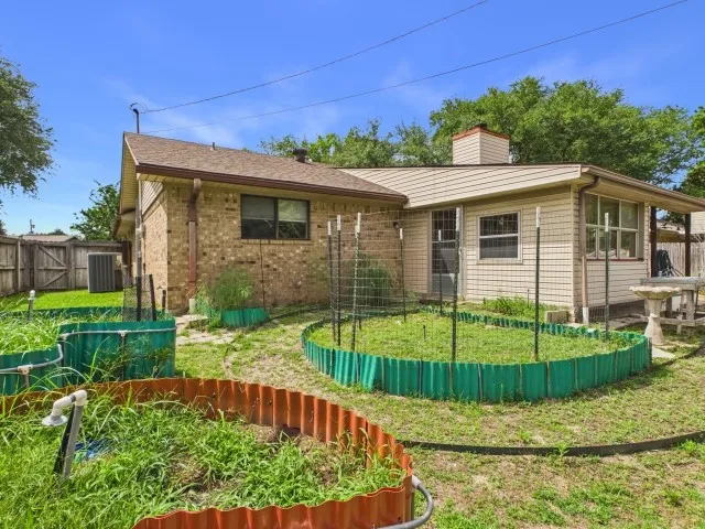 Single Family Residence For Sale in Henderson County , 782 Southwood Drive, Athens, Texas 75751, 3 Bedroom, 2 Bathroom, 1 Garage spaces, 1,536 Sqft, built in 1985, mls#21282826, Real Estate Agent in Athens, Homes For Sale in Henderson county, Homes For Sale in Athens, Realtor in Athens Texas, Real Estate Brokerage Independent Realty Texas, Luminita Cordes Realtor