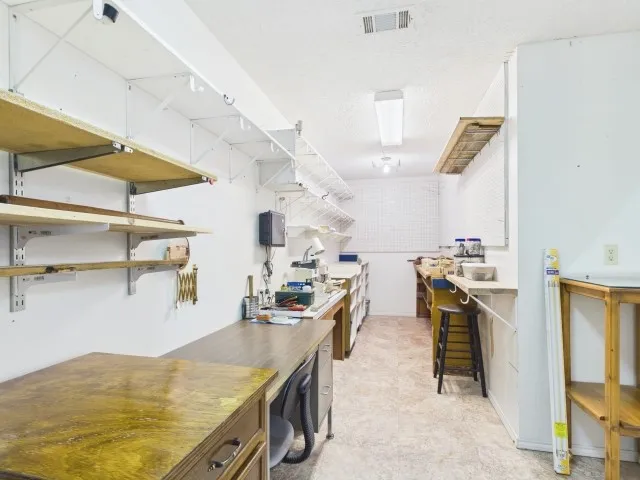 Single Family Residence For Sale in Henderson County , 782 Southwood Drive, Athens, Texas 75751, 3 Bedroom, 2 Bathroom, 1 Garage spaces, 1,536 Sqft, built in 1985, mls#21282826, Real Estate Agent in Athens, Homes For Sale in Henderson county, Homes For Sale in Athens, Realtor in Athens Texas, Real Estate Brokerage Independent Realty Texas, Luminita Cordes Realtor