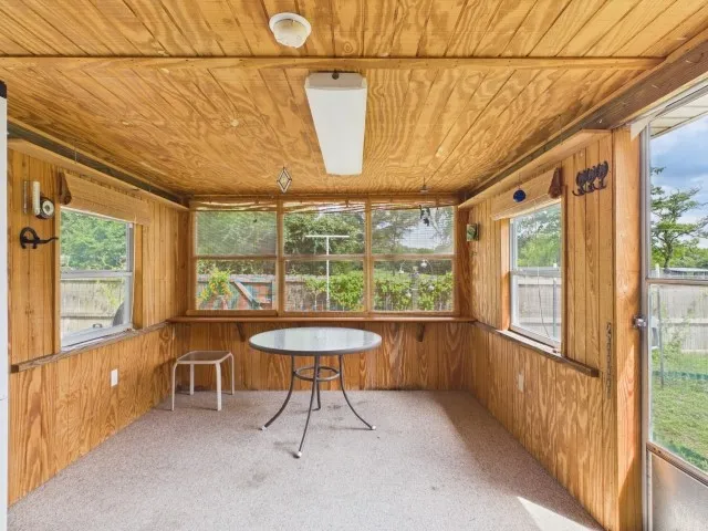 Single Family Residence For Sale in Henderson County , 782 Southwood Drive, Athens, Texas 75751, 3 Bedroom, 2 Bathroom, 1 Garage spaces, 1,536 Sqft, built in 1985, mls#21282826, Real Estate Agent in Athens, Homes For Sale in Henderson county, Homes For Sale in Athens, Realtor in Athens Texas, Real Estate Brokerage Independent Realty Texas, Luminita Cordes Realtor