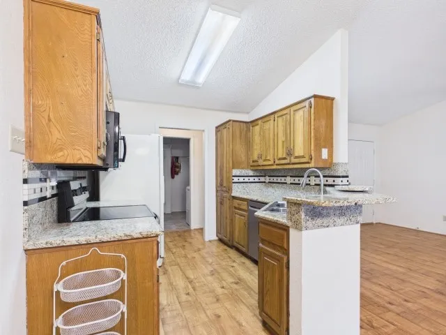 Single Family Residence For Sale in Henderson County , 782 Southwood Drive, Athens, Texas 75751, 3 Bedroom, 2 Bathroom, 1 Garage spaces, 1,536 Sqft, built in 1985, mls#21282826, Real Estate Agent in Athens, Homes For Sale in Henderson county, Homes For Sale in Athens, Realtor in Athens Texas, Real Estate Brokerage Independent Realty Texas, Luminita Cordes Realtor