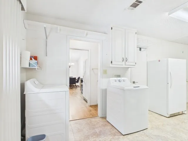 Single Family Residence For Sale in Henderson County , 782 Southwood Drive, Athens, Texas 75751, 3 Bedroom, 2 Bathroom, 1 Garage spaces, 1,536 Sqft, built in 1985, mls#21282826, Real Estate Agent in Athens, Homes For Sale in Henderson county, Homes For Sale in Athens, Realtor in Athens Texas, Real Estate Brokerage Independent Realty Texas, Luminita Cordes Realtor