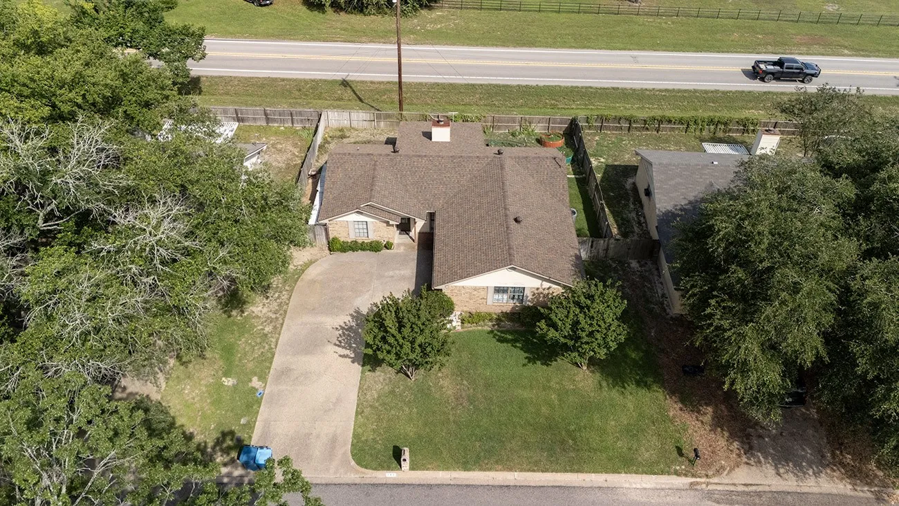 Single Family Residence For Sale in Henderson County , 782 Southwood Drive, Athens, Texas 75751, 3 Bedroom, 2 Bathroom, 1 Garage spaces, 1,536 Sqft, built in 1985, mls#21282826, Real Estate Agent in Athens, Homes For Sale in Henderson county, Homes For Sale in Athens, Realtor in Athens Texas, Real Estate Brokerage Independent Realty Texas, Luminita Cordes Realtor