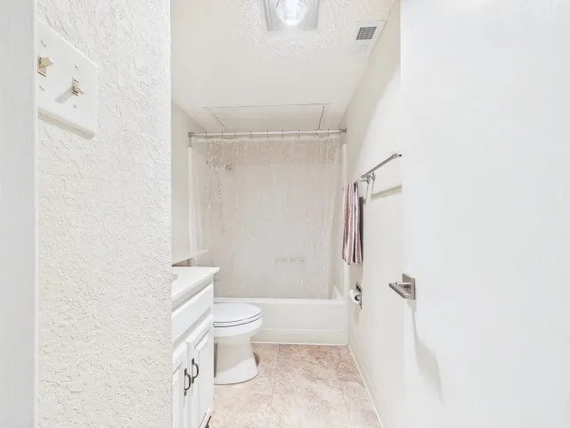 Single Family Residence For Sale in Henderson County , 782 Southwood Drive, Athens, Texas 75751, 3 Bedroom, 2 Bathroom, 1 Garage spaces, 1,536 Sqft, built in 1985, mls#21282826, Real Estate Agent in Athens, Homes For Sale in Henderson county, Homes For Sale in Athens, Realtor in Athens Texas, Real Estate Brokerage Independent Realty Texas, Luminita Cordes Realtor