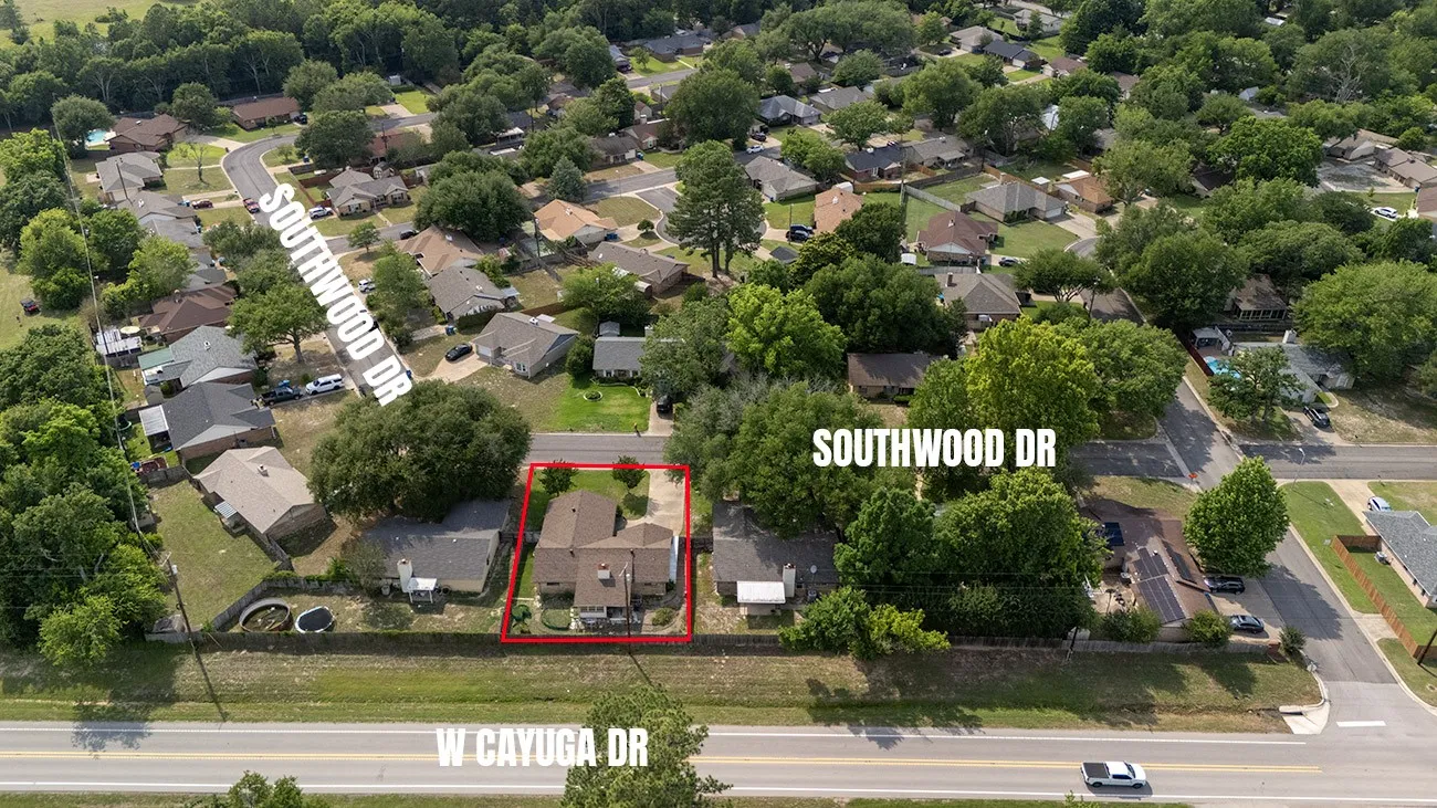 Single Family Residence For Sale in Henderson County , 782 Southwood Drive, Athens, Texas 75751, 3 Bedroom, 2 Bathroom, 1 Garage spaces, 1,536 Sqft, built in 1985, mls#21282826, Real Estate Agent in Athens, Homes For Sale in Henderson county, Homes For Sale in Athens, Realtor in Athens Texas, Real Estate Brokerage Independent Realty Texas, Luminita Cordes Realtor