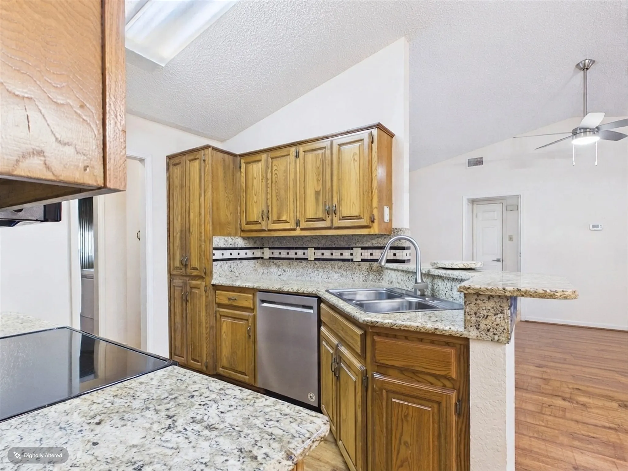 Single Family Residence For Sale in Henderson County , 782 Southwood Drive, Athens, Texas 75751, 3 Bedroom, 2 Bathroom, 1 Garage spaces, 1,536 Sqft, built in 1985, mls#21282826, Real Estate Agent in Athens, Homes For Sale in Henderson county, Homes For Sale in Athens, Realtor in Athens Texas, Real Estate Brokerage Independent Realty Texas, Luminita Cordes Realtor