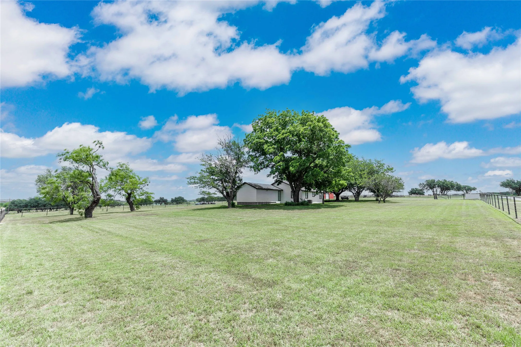 Single Family Residence For Sale in Brown County , 19050 County Road 487, May, Texas 76857, 3 Bedroom, 3 Bathroom, Garage spaces, 2,429 Sqft, built in 2007, mls#21279511, Real Estate Agent in May, Homes For Sale in Brown county, Homes For Sale in May, Realtor in May Texas, Real Estate Brokerage Independent Realty Texas, Luminita Cordes Realtor