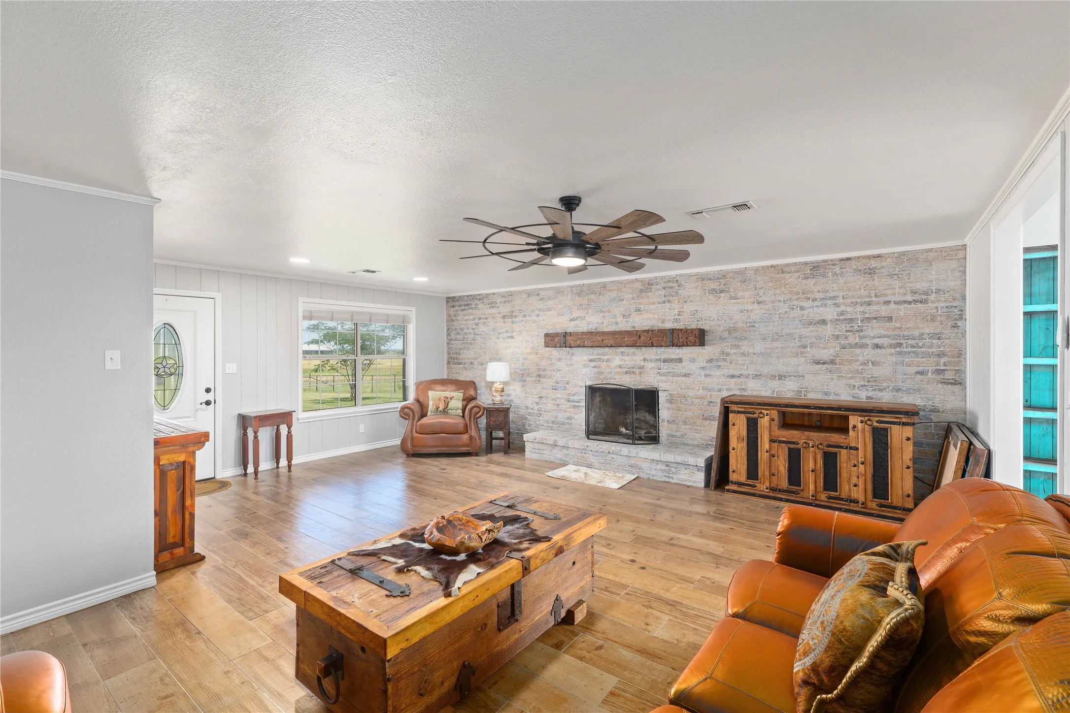 Single Family Residence For Sale in Brown County , 19050 County Road 487, May, Texas 76857, 3 Bedroom, 3 Bathroom, Garage spaces, 2,429 Sqft, built in 2007, mls#21279511, Real Estate Agent in May, Homes For Sale in Brown county, Homes For Sale in May, Realtor in May Texas, Real Estate Brokerage Independent Realty Texas, Luminita Cordes Realtor