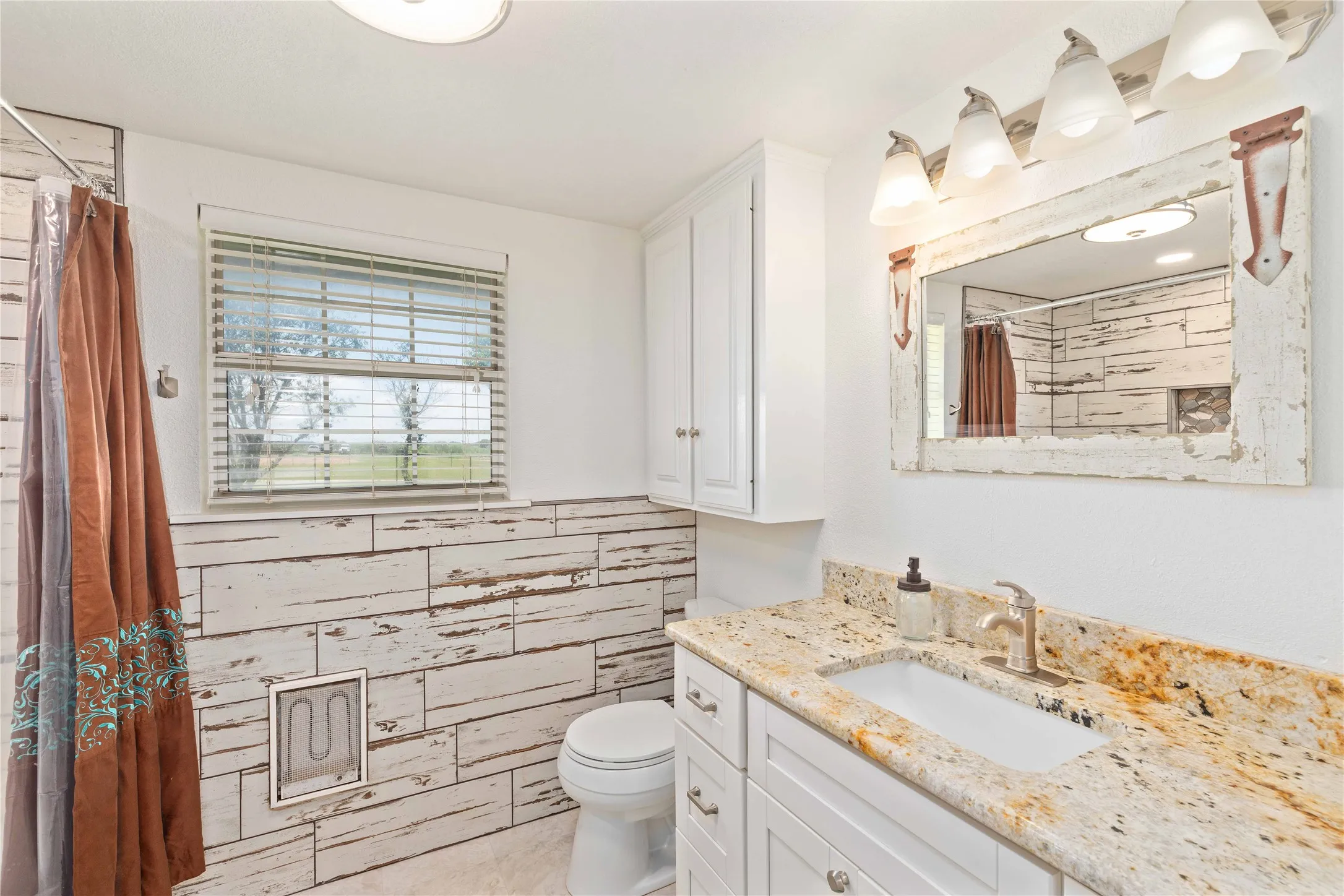 Single Family Residence For Sale in Brown County , 19050 County Road 487, May, Texas 76857, 3 Bedroom, 3 Bathroom, Garage spaces, 2,429 Sqft, built in 2007, mls#21279511, Real Estate Agent in May, Homes For Sale in Brown county, Homes For Sale in May, Realtor in May Texas, Real Estate Brokerage Independent Realty Texas, Luminita Cordes Realtor