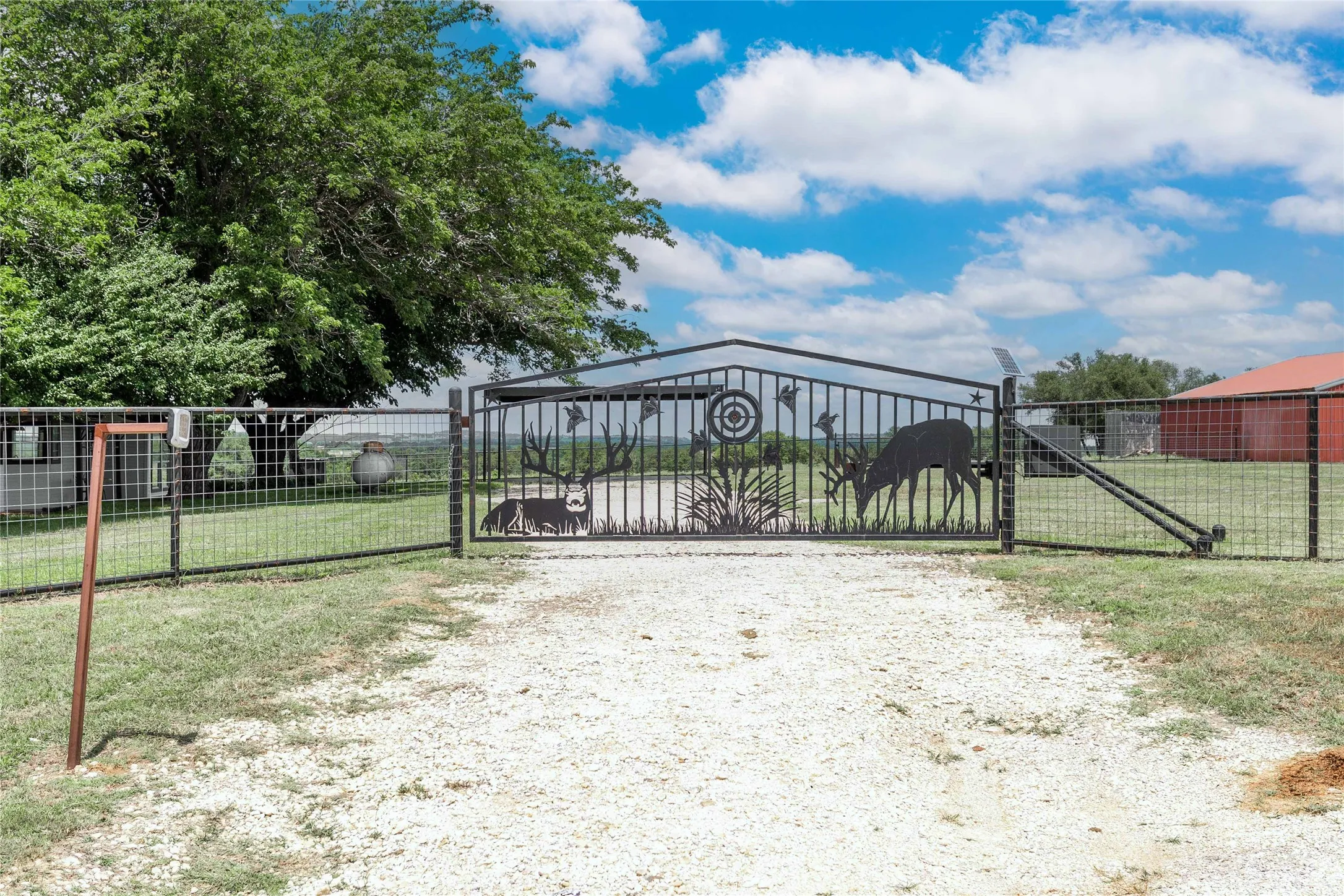 Single Family Residence For Sale in Brown County , 19050 County Road 487, May, Texas 76857, 3 Bedroom, 3 Bathroom, Garage spaces, 2,429 Sqft, built in 2007, mls#21279511, Real Estate Agent in May, Homes For Sale in Brown county, Homes For Sale in May, Realtor in May Texas, Real Estate Brokerage Independent Realty Texas, Luminita Cordes Realtor
