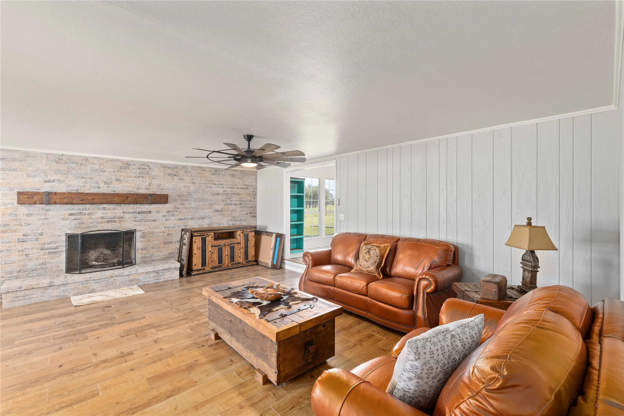 Single Family Residence For Sale in Brown County , 19050 County Road 487, May, Texas 76857, 3 Bedroom, 3 Bathroom, Garage spaces, 2,429 Sqft, built in 2007, mls#21279511, Real Estate Agent in May, Homes For Sale in Brown county, Homes For Sale in May, Realtor in May Texas, Real Estate Brokerage Independent Realty Texas, Luminita Cordes Realtor