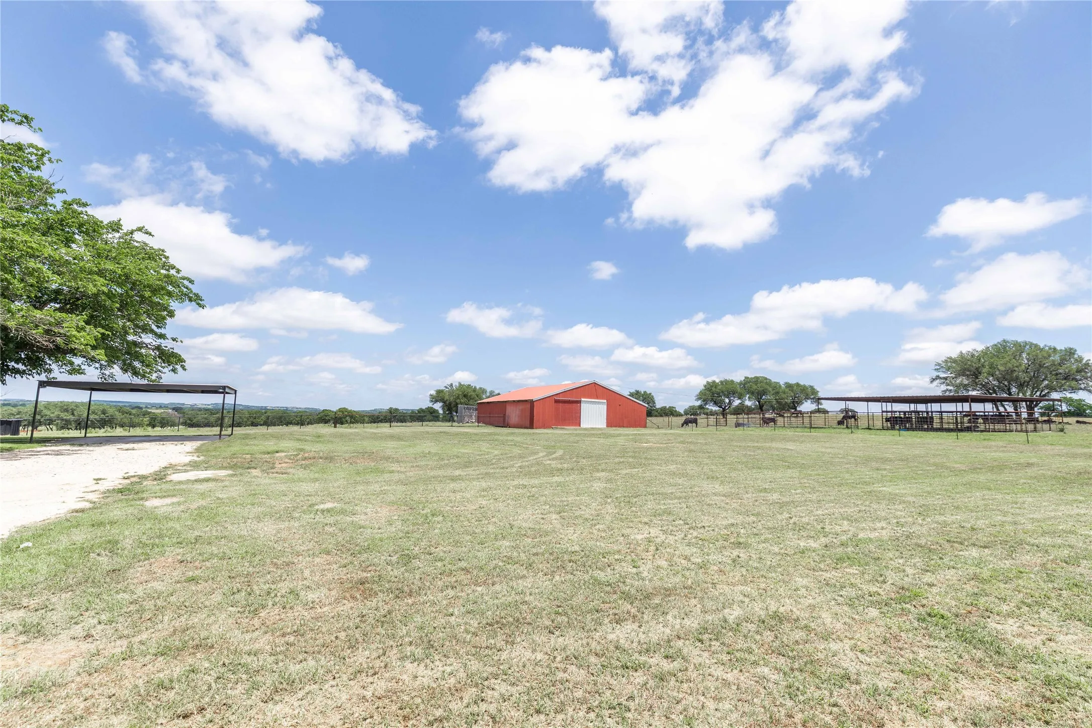 Single Family Residence For Sale in Brown County , 19050 County Road 487, May, Texas 76857, 3 Bedroom, 3 Bathroom, Garage spaces, 2,429 Sqft, built in 2007, mls#21279511, Real Estate Agent in May, Homes For Sale in Brown county, Homes For Sale in May, Realtor in May Texas, Real Estate Brokerage Independent Realty Texas, Luminita Cordes Realtor