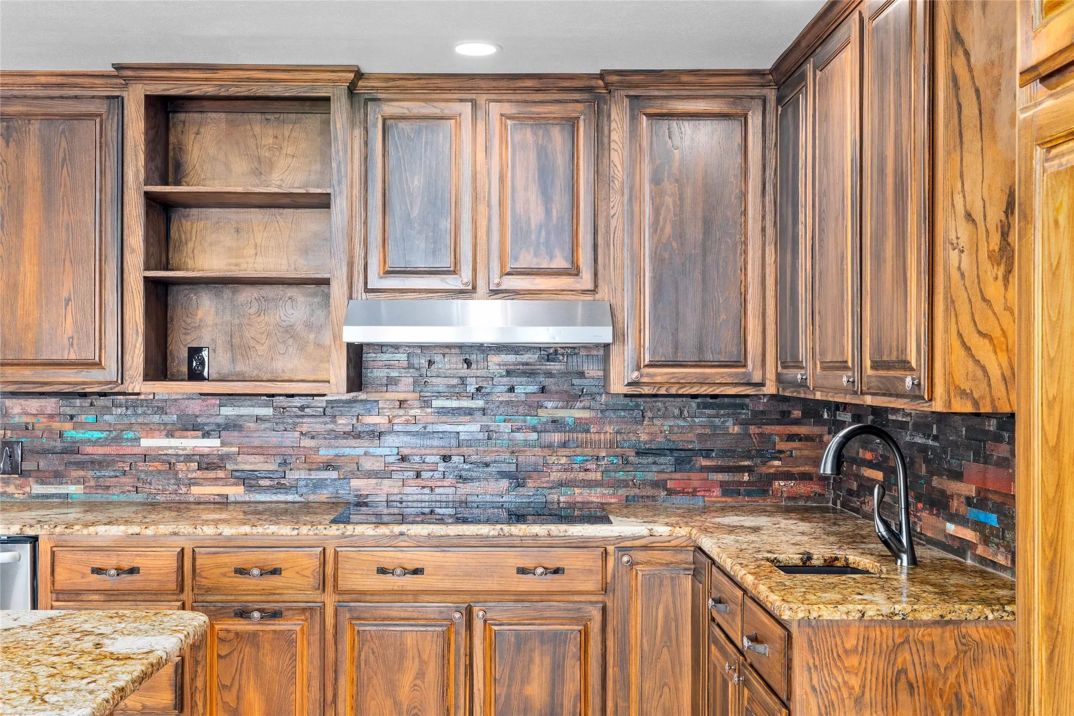Single Family Residence For Sale in Brown County , 19050 County Road 487, May, Texas 76857, 3 Bedroom, 3 Bathroom, Garage spaces, 2,429 Sqft, built in 2007, mls#21279511, Real Estate Agent in May, Homes For Sale in Brown county, Homes For Sale in May, Realtor in May Texas, Real Estate Brokerage Independent Realty Texas, Luminita Cordes Realtor
