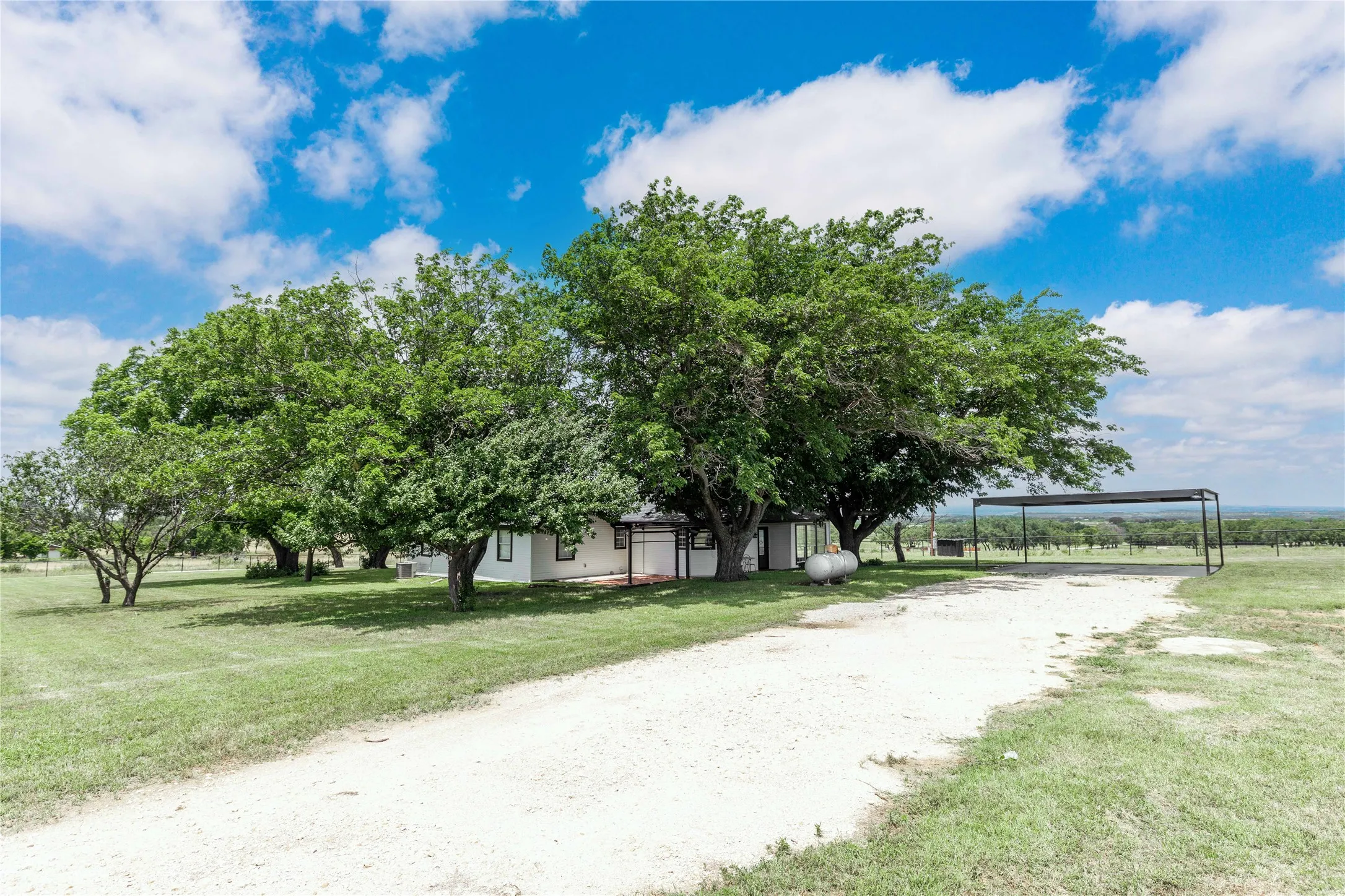 Single Family Residence For Sale in Brown County , 19050 County Road 487, May, Texas 76857, 3 Bedroom, 3 Bathroom, Garage spaces, 2,429 Sqft, built in 2007, mls#21279511, Real Estate Agent in May, Homes For Sale in Brown county, Homes For Sale in May, Realtor in May Texas, Real Estate Brokerage Independent Realty Texas, Luminita Cordes Realtor