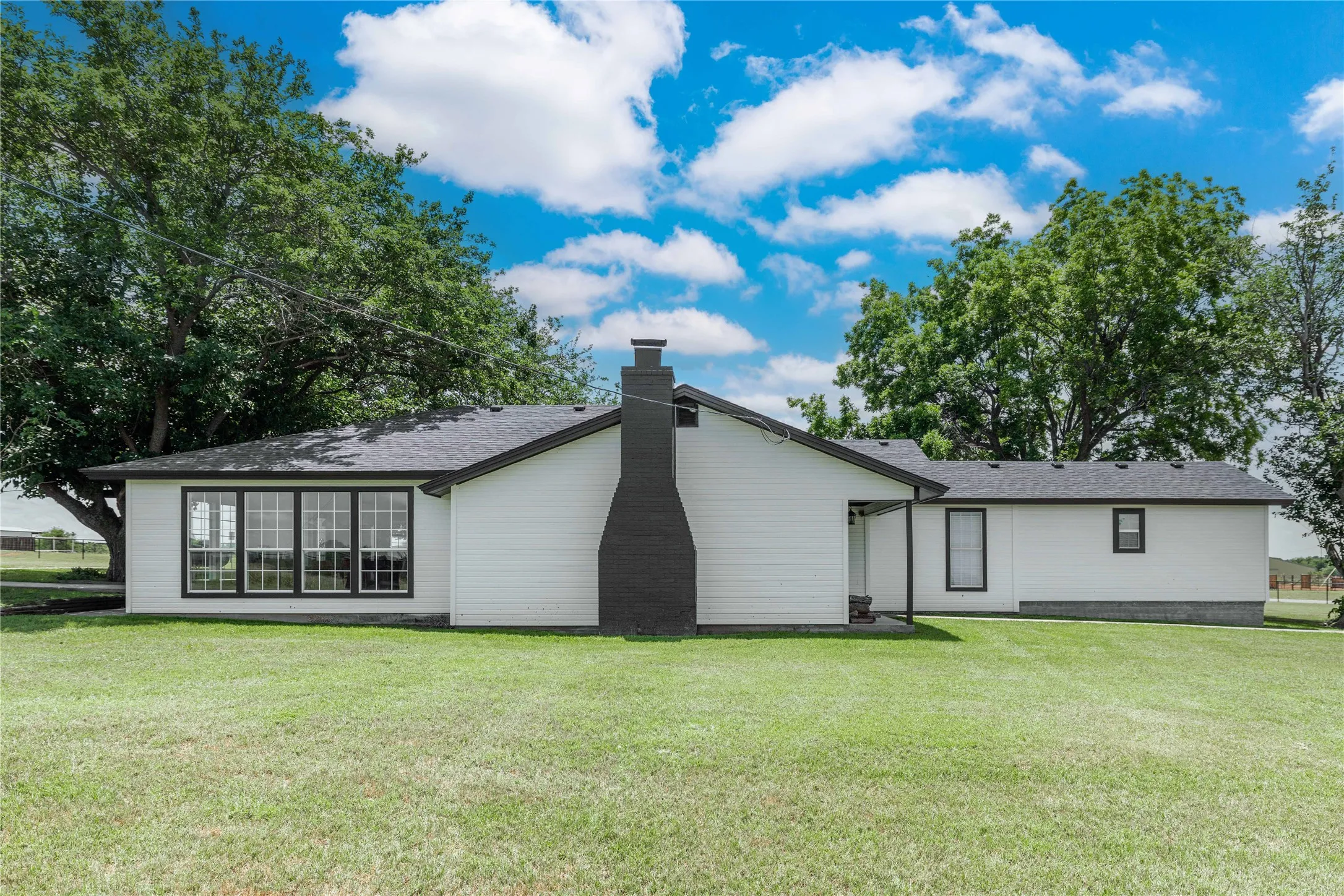 Single Family Residence For Sale in Brown County , 19050 County Road 487, May, Texas 76857, 3 Bedroom, 3 Bathroom, Garage spaces, 2,429 Sqft, built in 2007, mls#21279511, Real Estate Agent in May, Homes For Sale in Brown county, Homes For Sale in May, Realtor in May Texas, Real Estate Brokerage Independent Realty Texas, Luminita Cordes Realtor