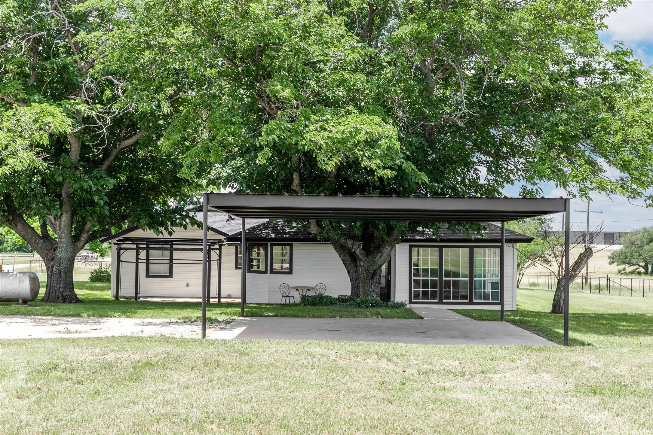 Single Family Residence For Sale in Brown County , 19050 County Road 487, May, Texas 76857, 3 Bedroom, 3 Bathroom, Garage spaces, 2,429 Sqft, built in 2007, mls#21279511, Real Estate Agent in May, Homes For Sale in Brown county, Homes For Sale in May, Realtor in May Texas, Real Estate Brokerage Independent Realty Texas, Luminita Cordes Realtor