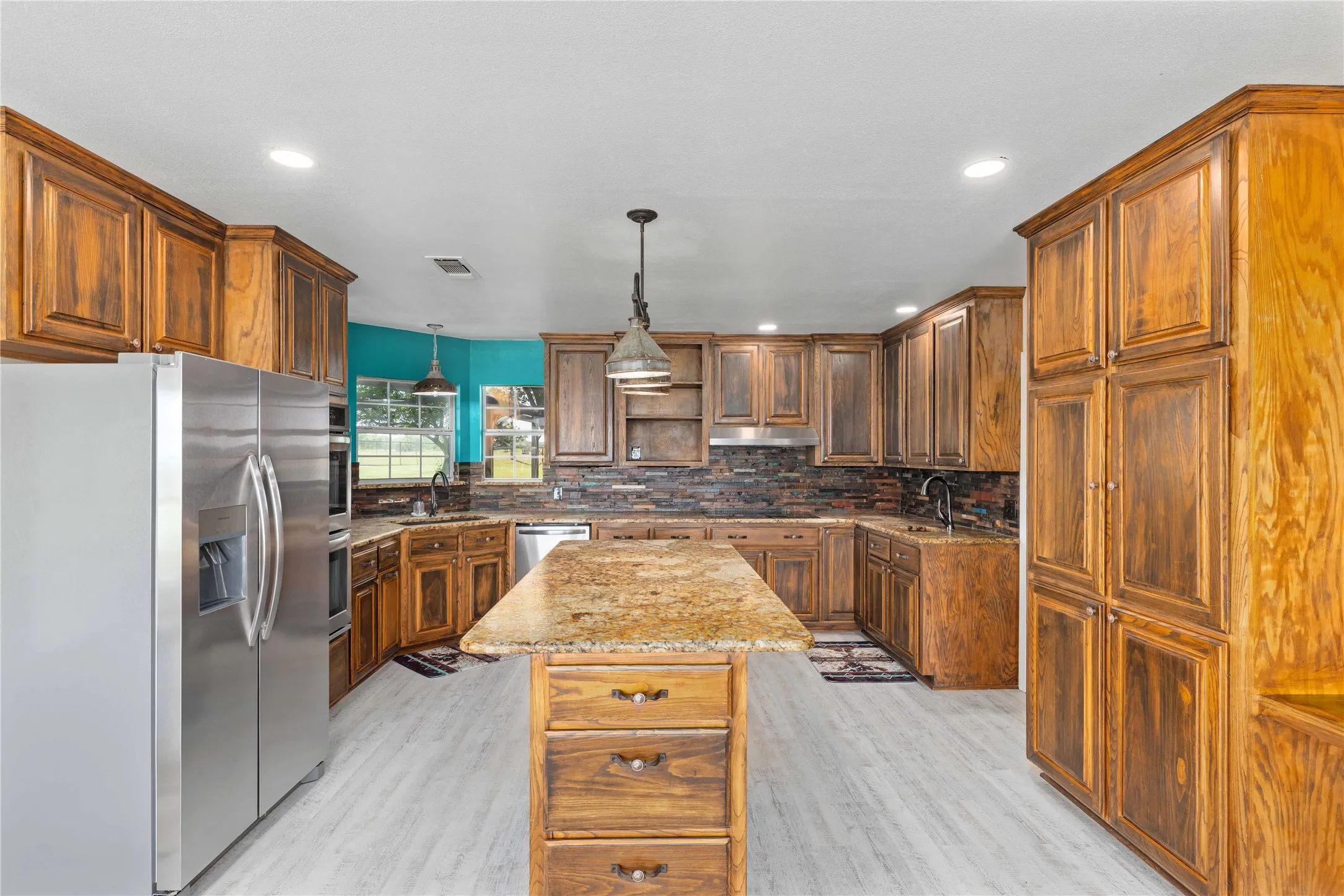 Single Family Residence For Sale in Brown County , 19050 County Road 487, May, Texas 76857, 3 Bedroom, 3 Bathroom, Garage spaces, 2,429 Sqft, built in 2007, mls#21279511, Real Estate Agent in May, Homes For Sale in Brown county, Homes For Sale in May, Realtor in May Texas, Real Estate Brokerage Independent Realty Texas, Luminita Cordes Realtor