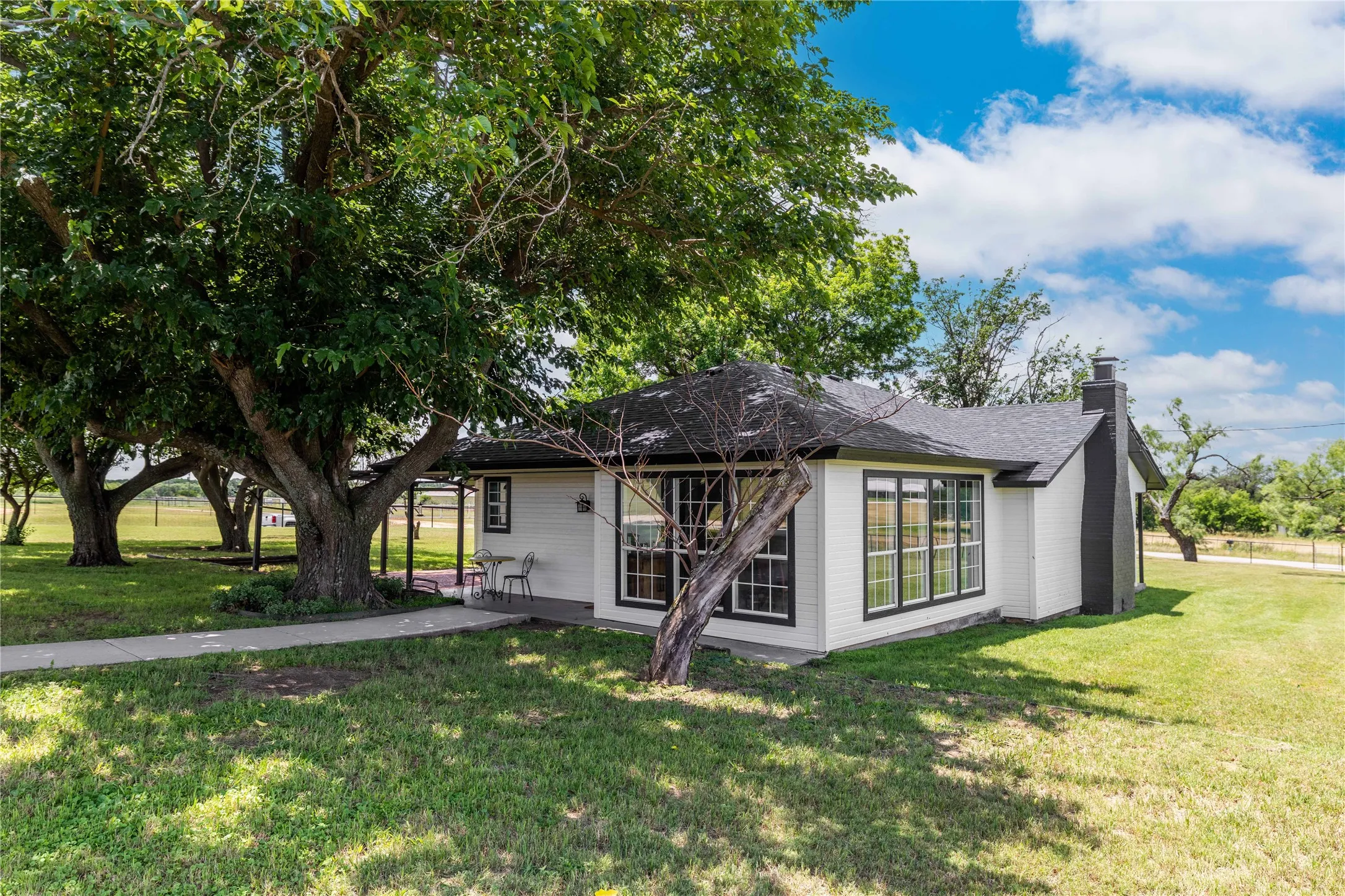 Single Family Residence For Sale in Brown County , 19050 County Road 487, May, Texas 76857, 3 Bedroom, 3 Bathroom, Garage spaces, 2,429 Sqft, built in 2007, mls#21279511, Real Estate Agent in May, Homes For Sale in Brown county, Homes For Sale in May, Realtor in May Texas, Real Estate Brokerage Independent Realty Texas, Luminita Cordes Realtor