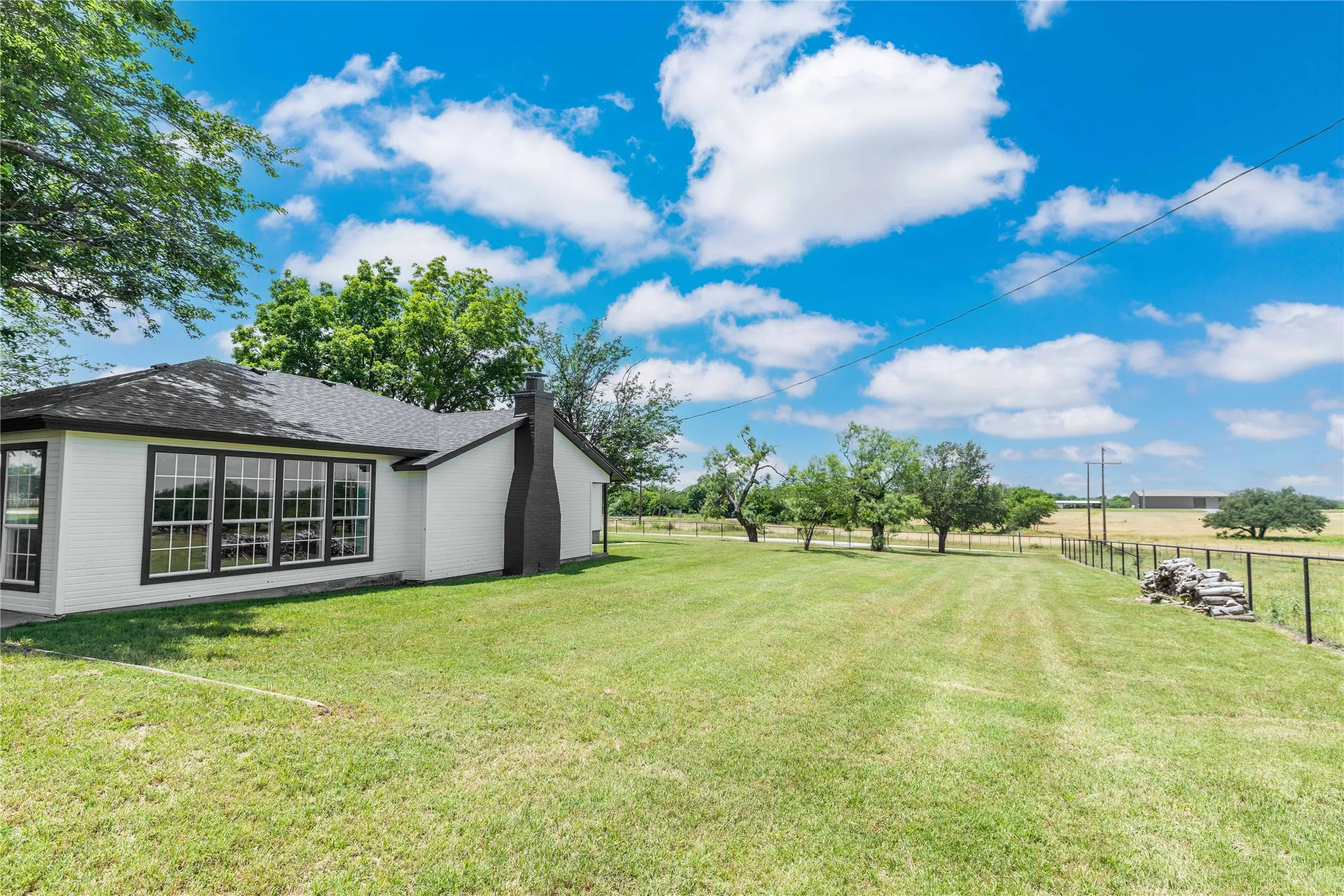 Single Family Residence For Sale in Brown County , 19050 County Road 487, May, Texas 76857, 3 Bedroom, 3 Bathroom, Garage spaces, 2,429 Sqft, built in 2007, mls#21279511, Real Estate Agent in May, Homes For Sale in Brown county, Homes For Sale in May, Realtor in May Texas, Real Estate Brokerage Independent Realty Texas, Luminita Cordes Realtor