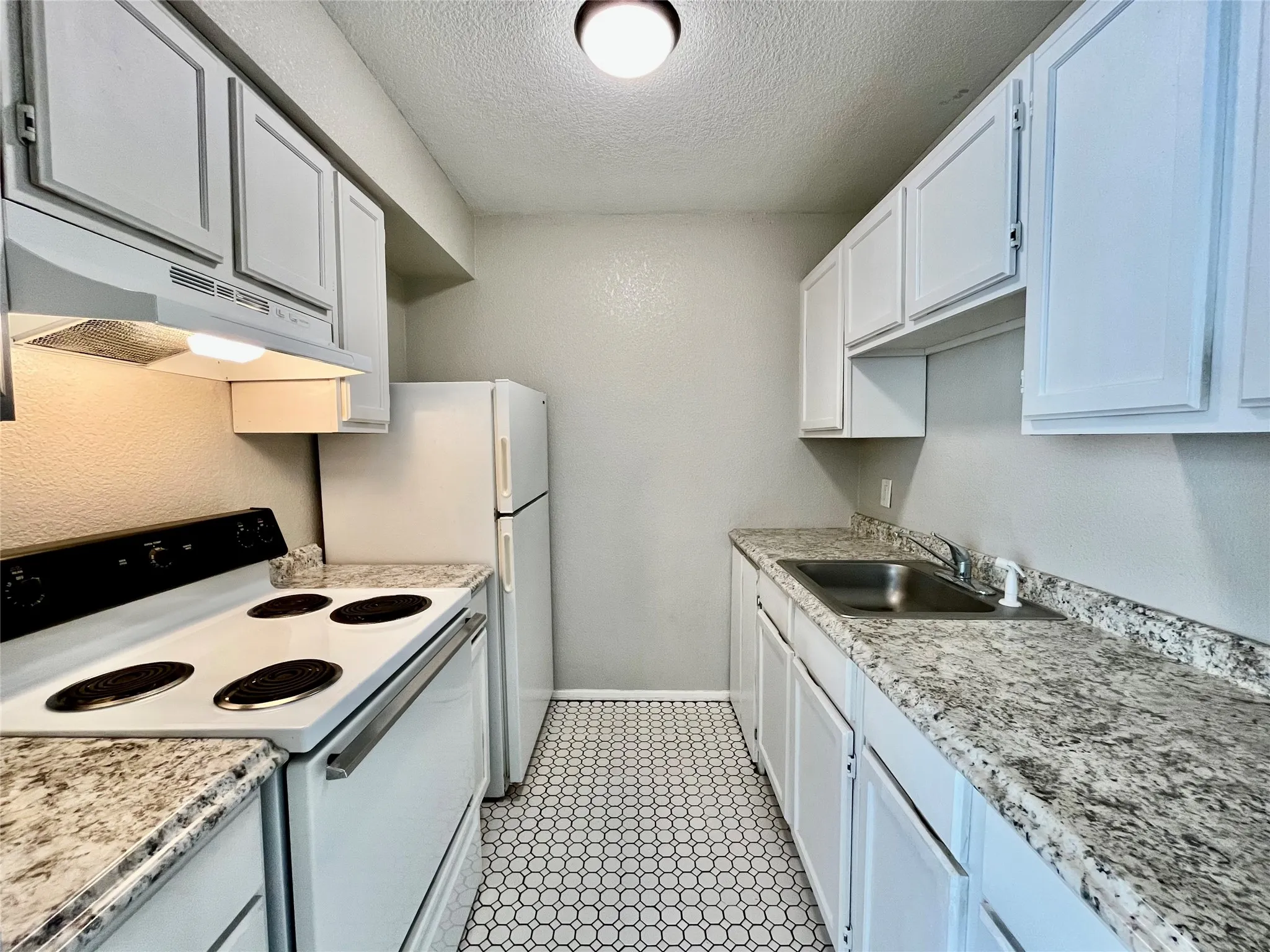 Apartment For Rent in Denton County , 701 W Sycamore Street 101, Denton, Texas 76201, 1 Bedroom, 1 Bathroom, Garage spaces, 450 Sqft, built in 1998, Price $800, mls#21282882, Real Estate Agent in Denton, Homes For Rent in Denton county, Homes For Rent in Denton, Realtor in Denton Texas, Real Estate Brokerage Independent Realty Texas, Luminita Cordes Realtor
