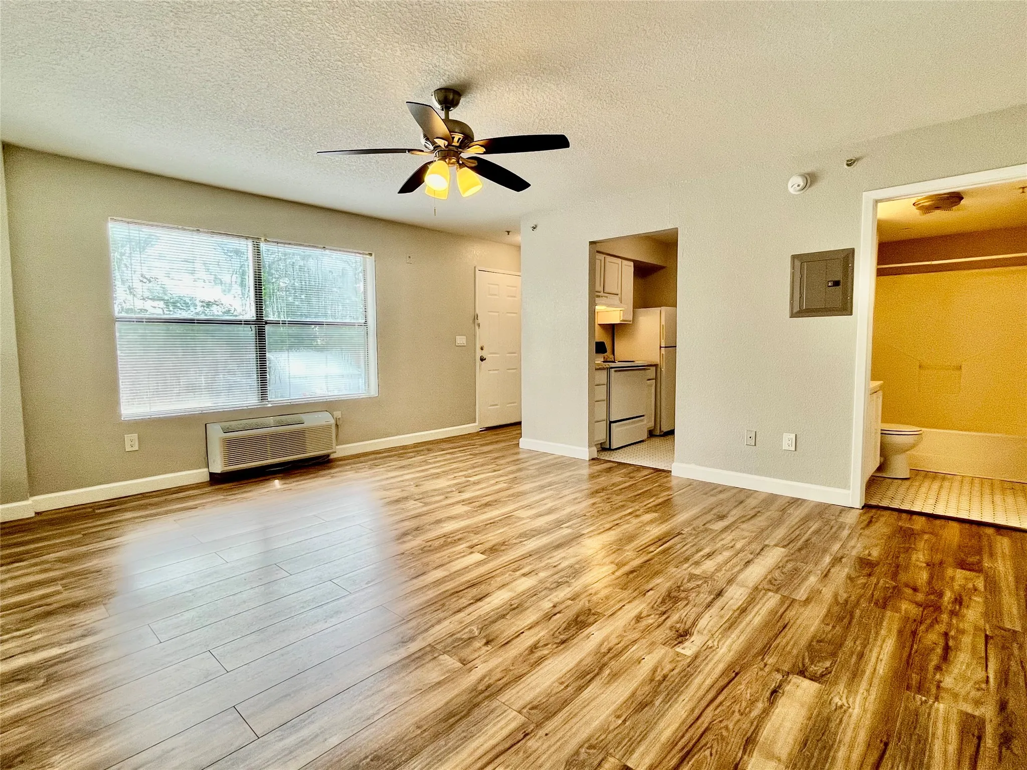 Apartment For Rent in Denton County , 701 W Sycamore Street 101, Denton, Texas 76201, 1 Bedroom, 1 Bathroom, Garage spaces, 450 Sqft, built in 1998, Price $800, mls#21282882, Real Estate Agent in Denton, Homes For Rent in Denton county, Homes For Rent in Denton, Realtor in Denton Texas, Real Estate Brokerage Independent Realty Texas, Luminita Cordes Realtor