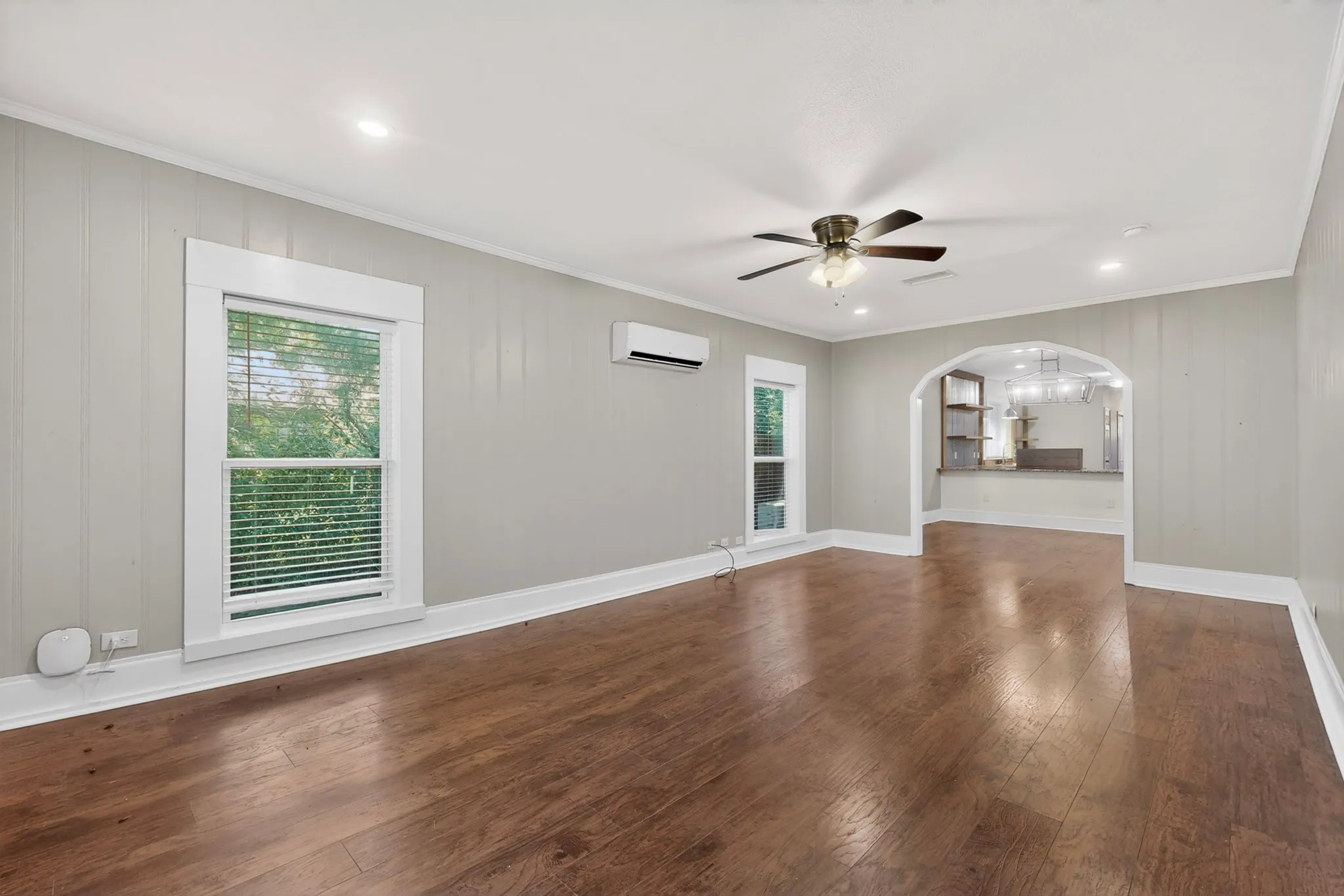Single Family Residence For Sale in Ellis County , 206 Farley Street, Waxahachie, Texas 75165, 4 Bedroom, 3 Bathroom, 2 Garage spaces, 2,153 Sqft, built in 1940, mls#21282863, Real Estate Agent in Waxahachie, Homes For Sale in Ellis county, Homes For Sale in Waxahachie, Realtor in Waxahachie Texas, Real Estate Brokerage Independent Realty Texas, Luminita Cordes Realtor