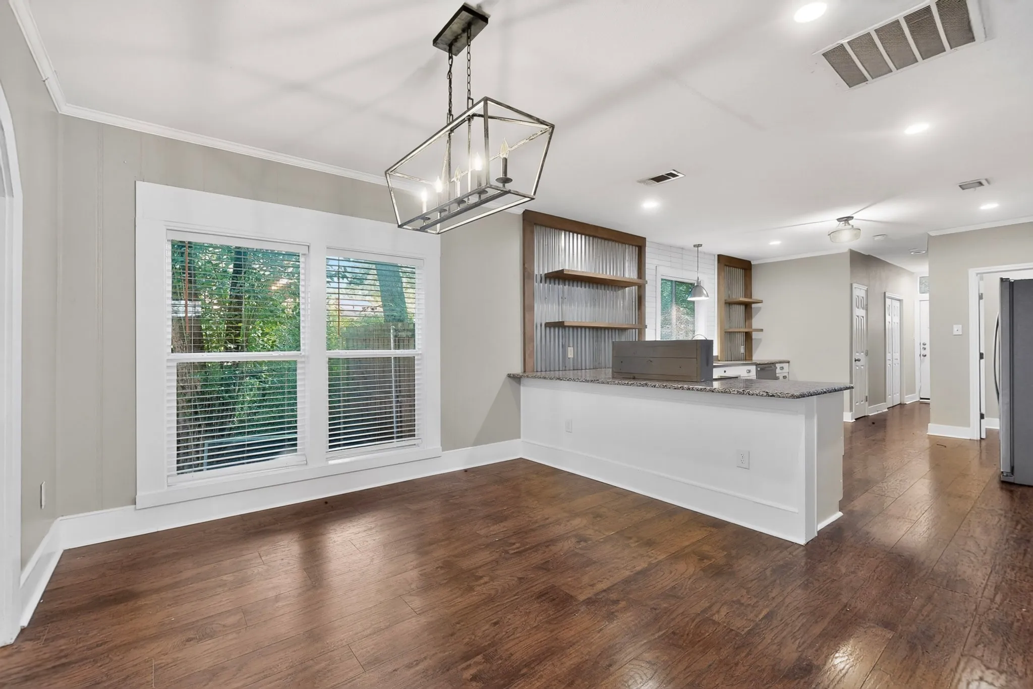 Single Family Residence For Sale in Ellis County , 206 Farley Street, Waxahachie, Texas 75165, 4 Bedroom, 3 Bathroom, 2 Garage spaces, 2,153 Sqft, built in 1940, mls#21282863, Real Estate Agent in Waxahachie, Homes For Sale in Ellis county, Homes For Sale in Waxahachie, Realtor in Waxahachie Texas, Real Estate Brokerage Independent Realty Texas, Luminita Cordes Realtor